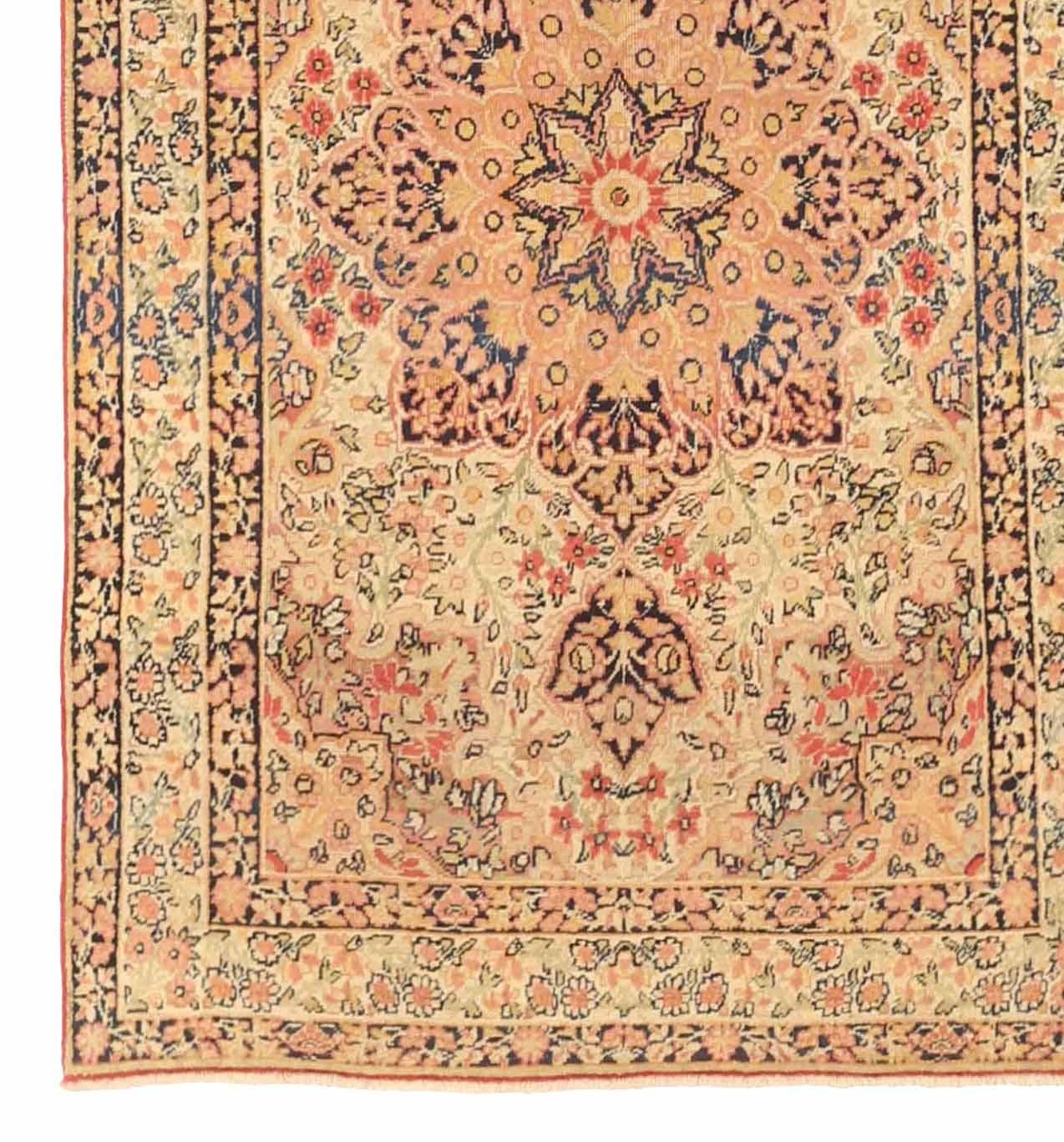Asiatique Petit tapis persan Kerman vers 1940 - Laine ivoire rose 73075 en vente