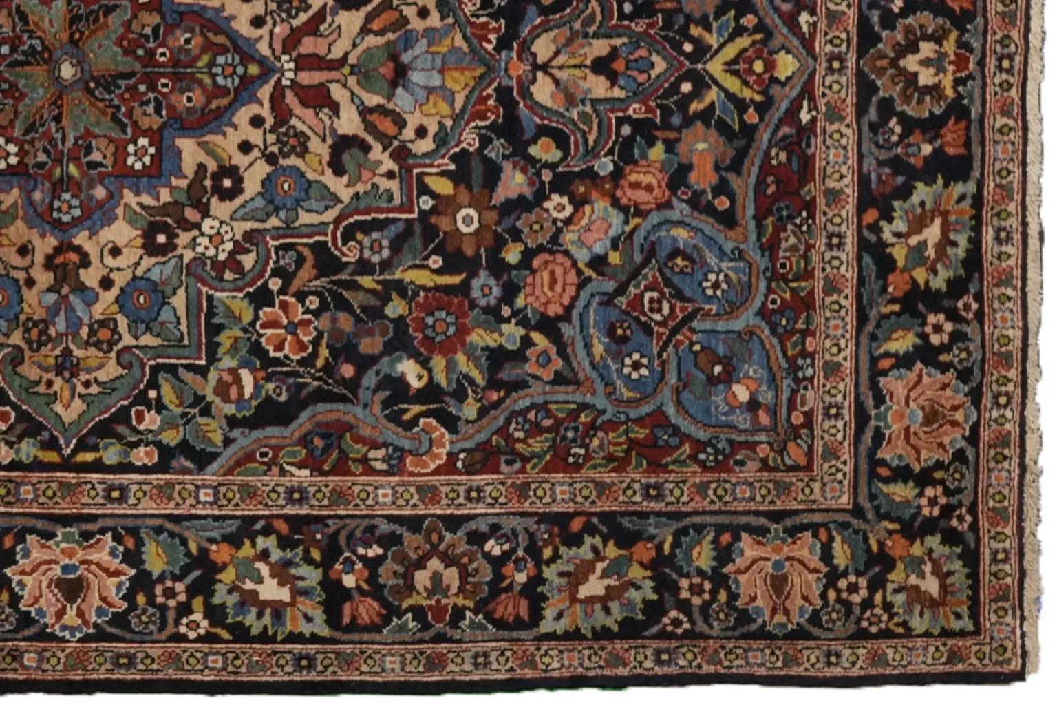 20th Century Persian Kermanshah Small Rug Circa 1910 - Blue Ivory Navy Blue Red For Sale