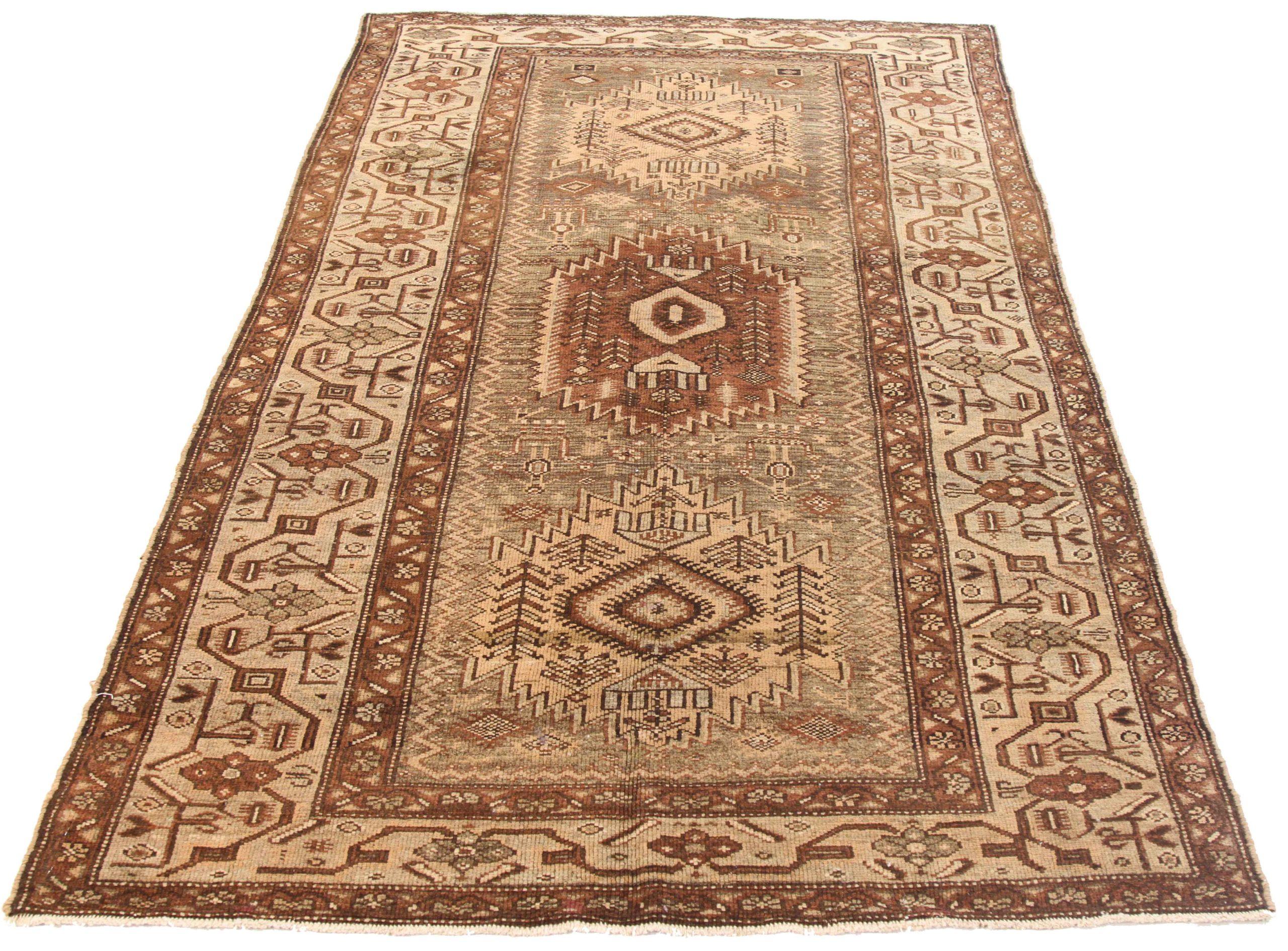 Découvrez l'élégance des tapis persans Eleg en vedette. Conçu avec une attention méticuleuse aux détails, ce design exclusif est parfait pour mettre en valeur votre espace.