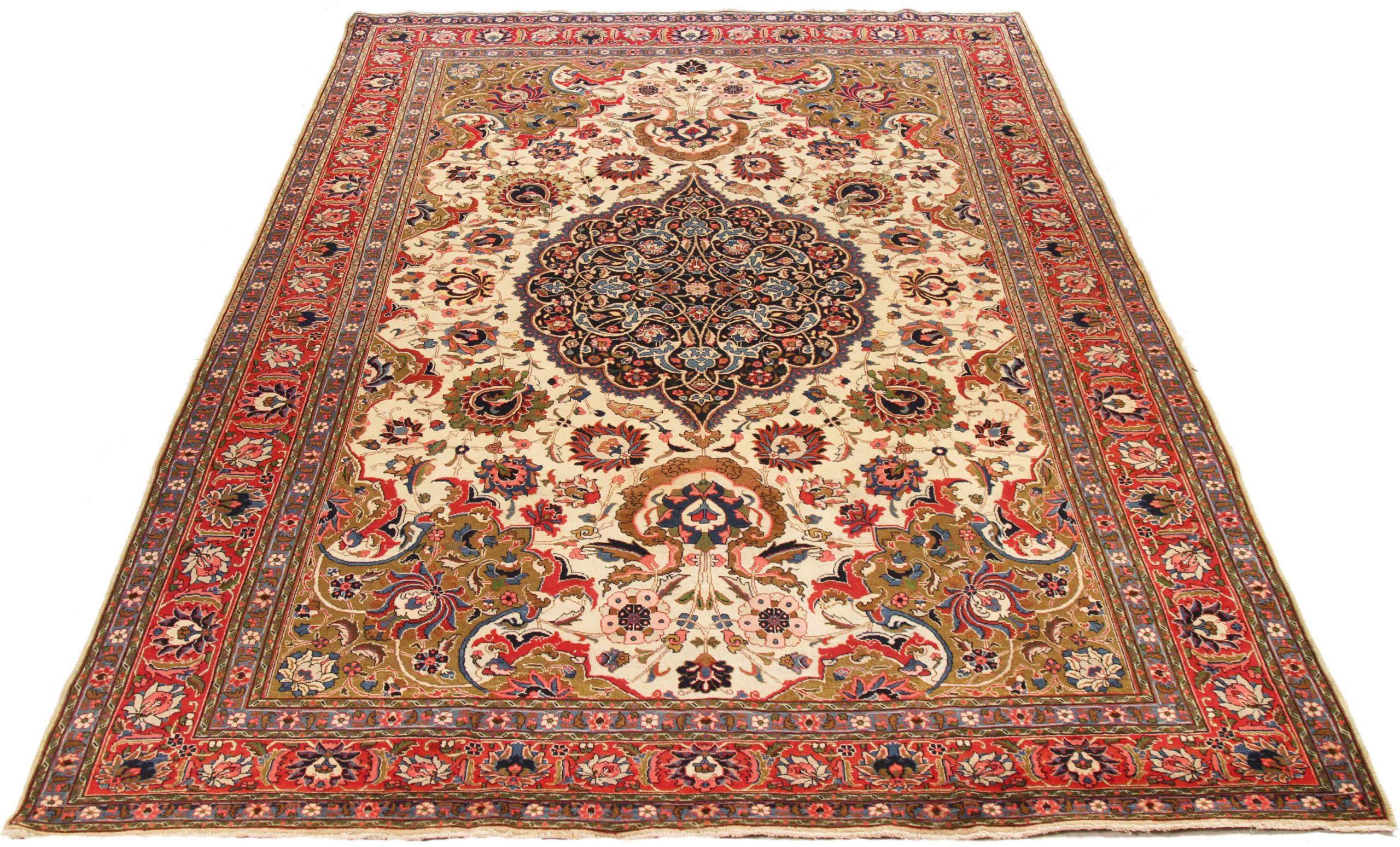 Descubre la elegancia del Khoi persa con su bella artesanía de Circa 1880. Diseñado con meticulosa atención al detalle, este diseño exclusivo es perfecto para realzar tu espacio.