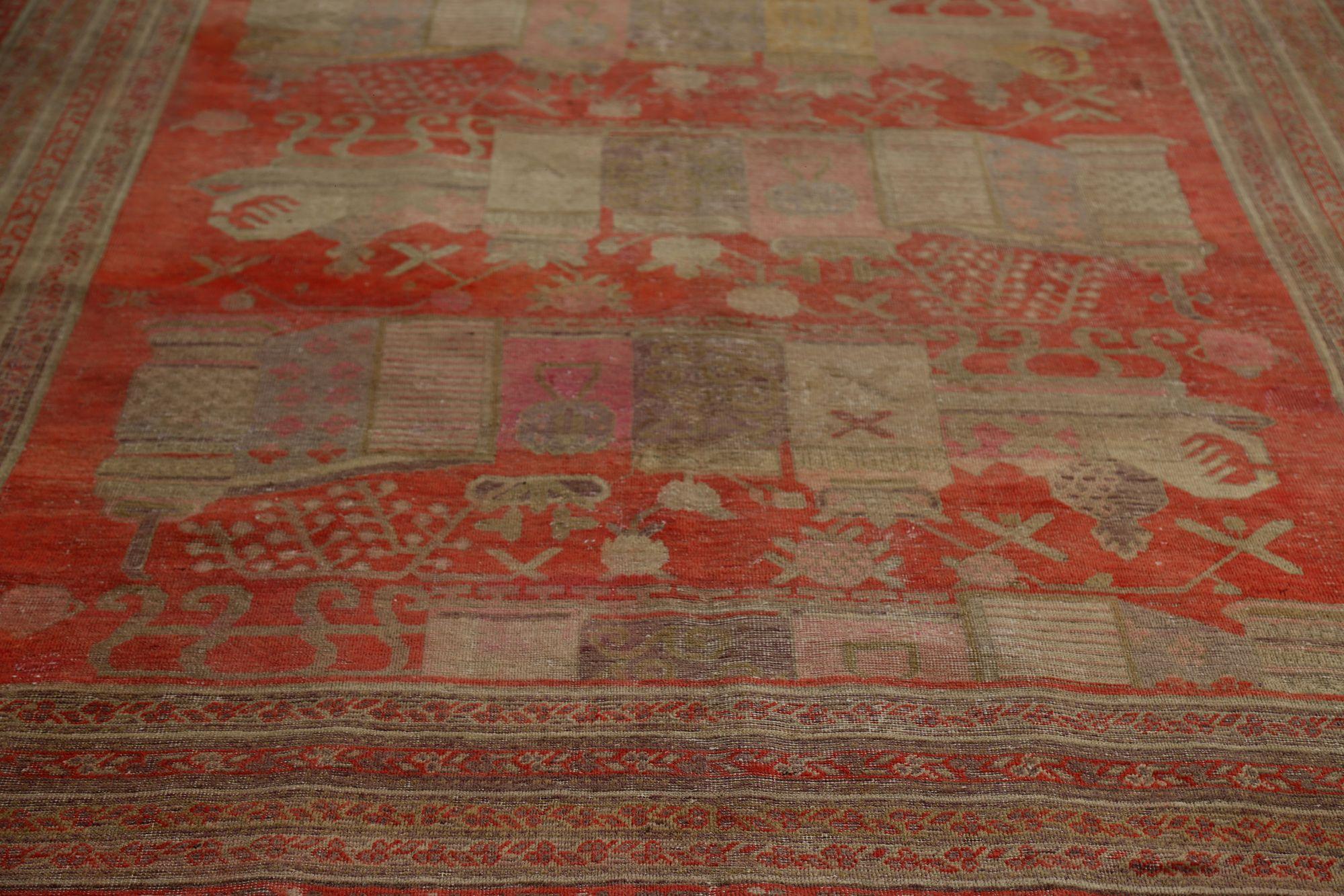 Entdecken Sie die Eleganz des persischen Khotan mit Teppichen um 1880. Dieses exklusive Design aus Wolle und IvoryPinkRed eignet sich perfekt, um Ihren Raum zu verschönern.