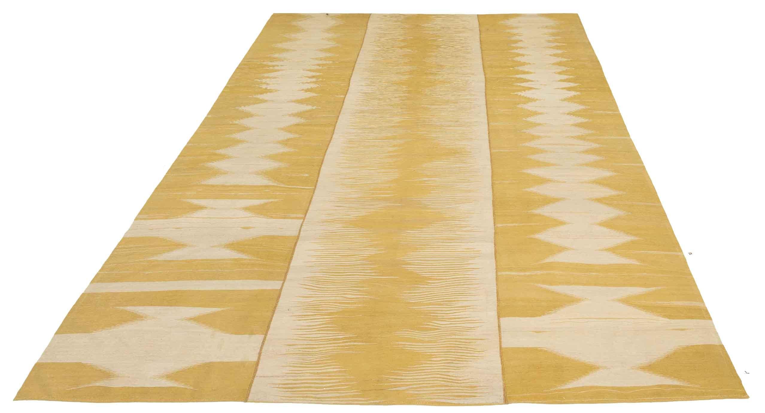Scopri l'eleganza dei tappeti persiani Rug & Kilim del 1880. Progettato con una meticolosa attenzione ai dettagli, questo design esclusivo è perfetto per valorizzare il tuo spazio.