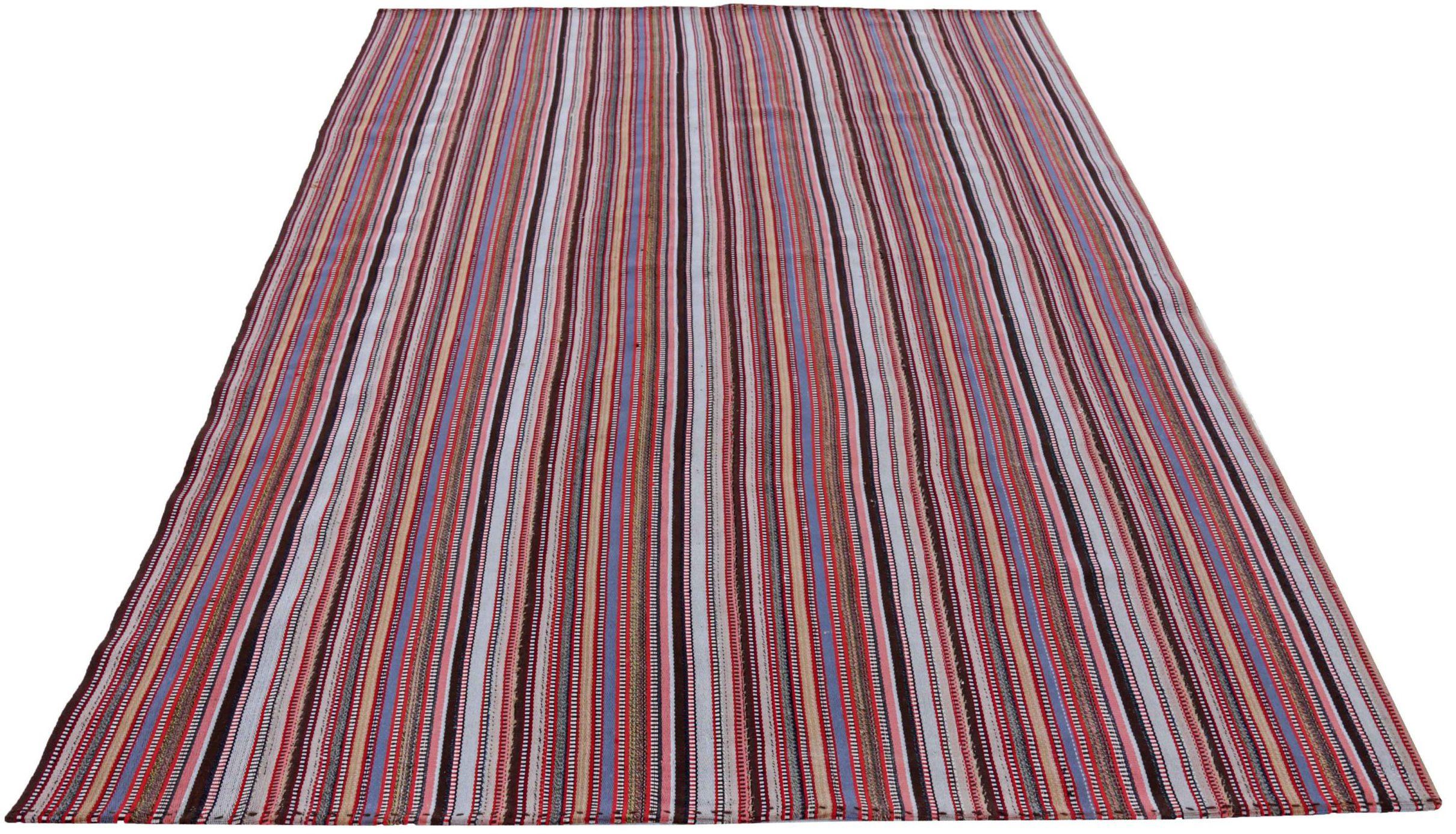 Découvrez l'élégance des Rug & Kilim persans présentant des tapis de zone de Circa 1910. Conçu avec de la Laine et du BleuBrunVertIvoireJaune, ce design exclusif est parfait pour mettre en valeur votre espace.