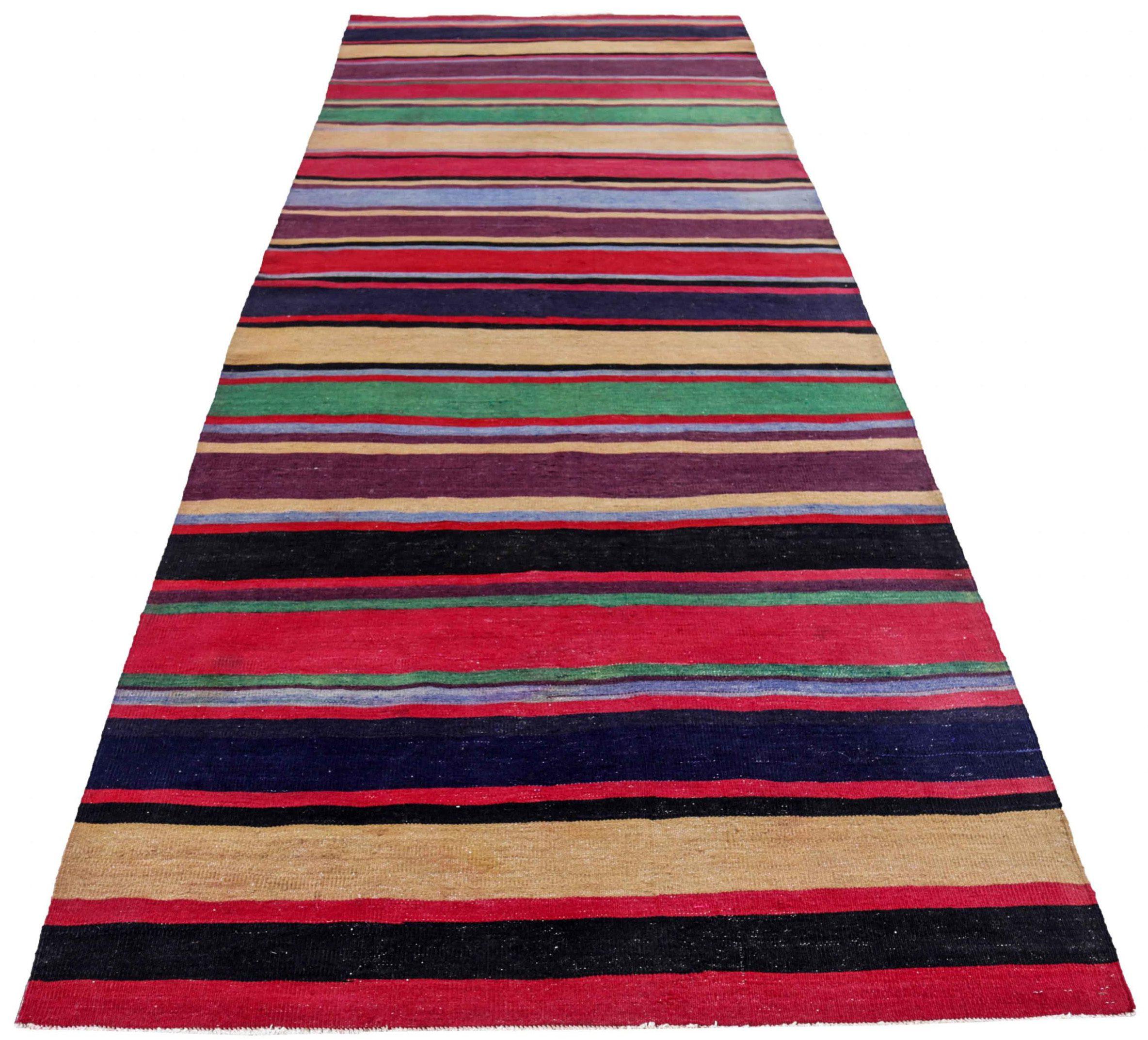 Entdecken Sie die Eleganz der persischen Kilim mit Teppichen um 1910. Dieses exklusive Design aus Wolle und BlauGrünElfenbeinPurpurrot ist perfekt, um Ihren Raum zu verschönern.
