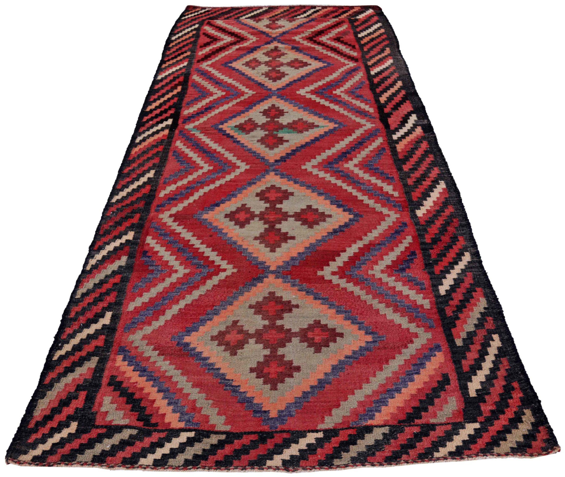 Entdecken Sie die Eleganz der persischen Kilim mit Teppichen um 1910. Dieses exklusive Design aus Wolle und BlueIvoryPink ist perfekt, um Ihren Raum zu verschönern.