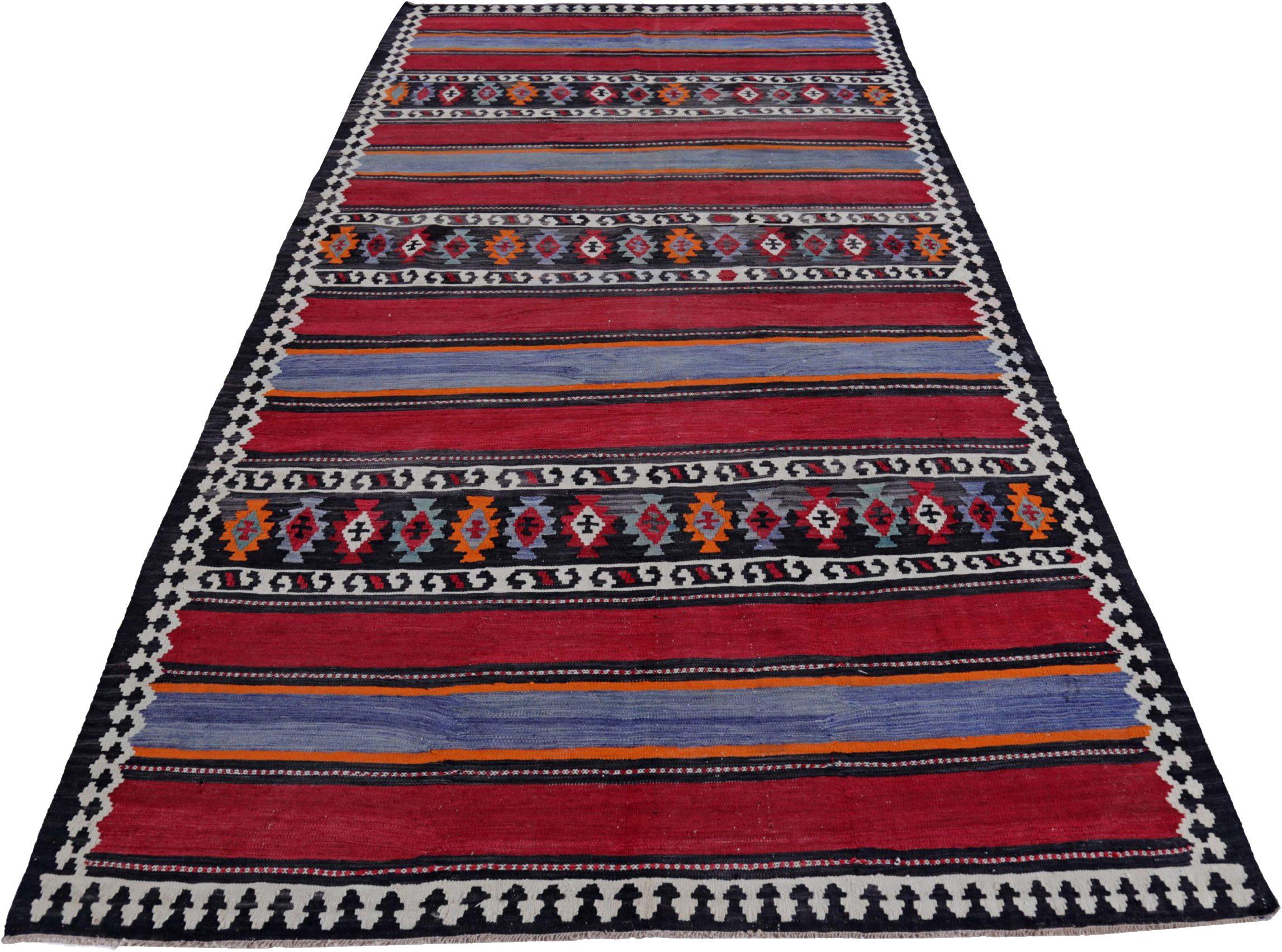 Entdecken Sie die Eleganz der persischen Kilim mit Teppichen um 1910. Dieses exklusive Design aus Wolle und Blau-Elfenbein-Rot ist perfekt, um Ihren Raum zu verschönern.