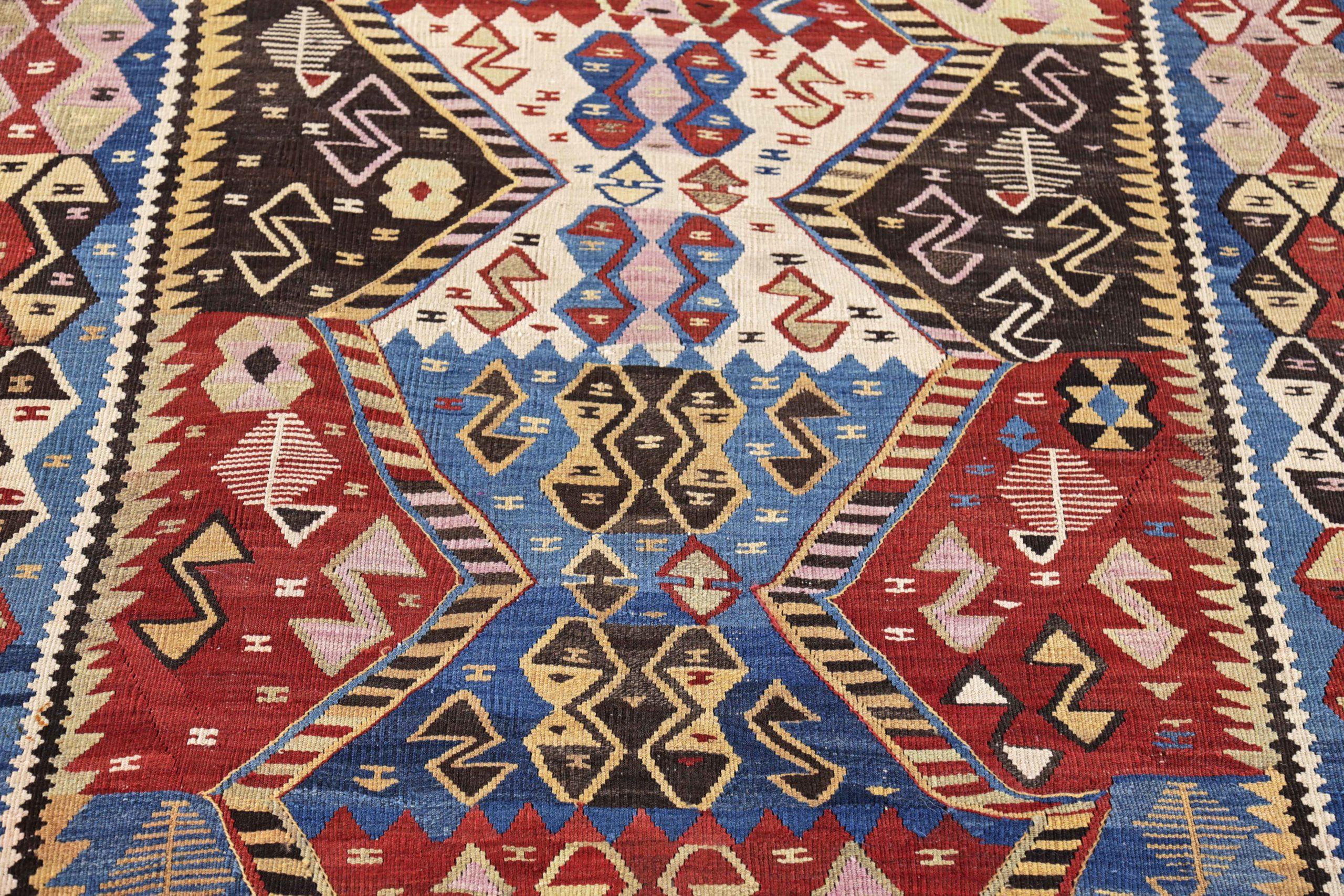 Asiatique Tapis persans Kilim datant d'environ 1910 - motif en laine bleu ivoire rouge jaune - 91423 en vente