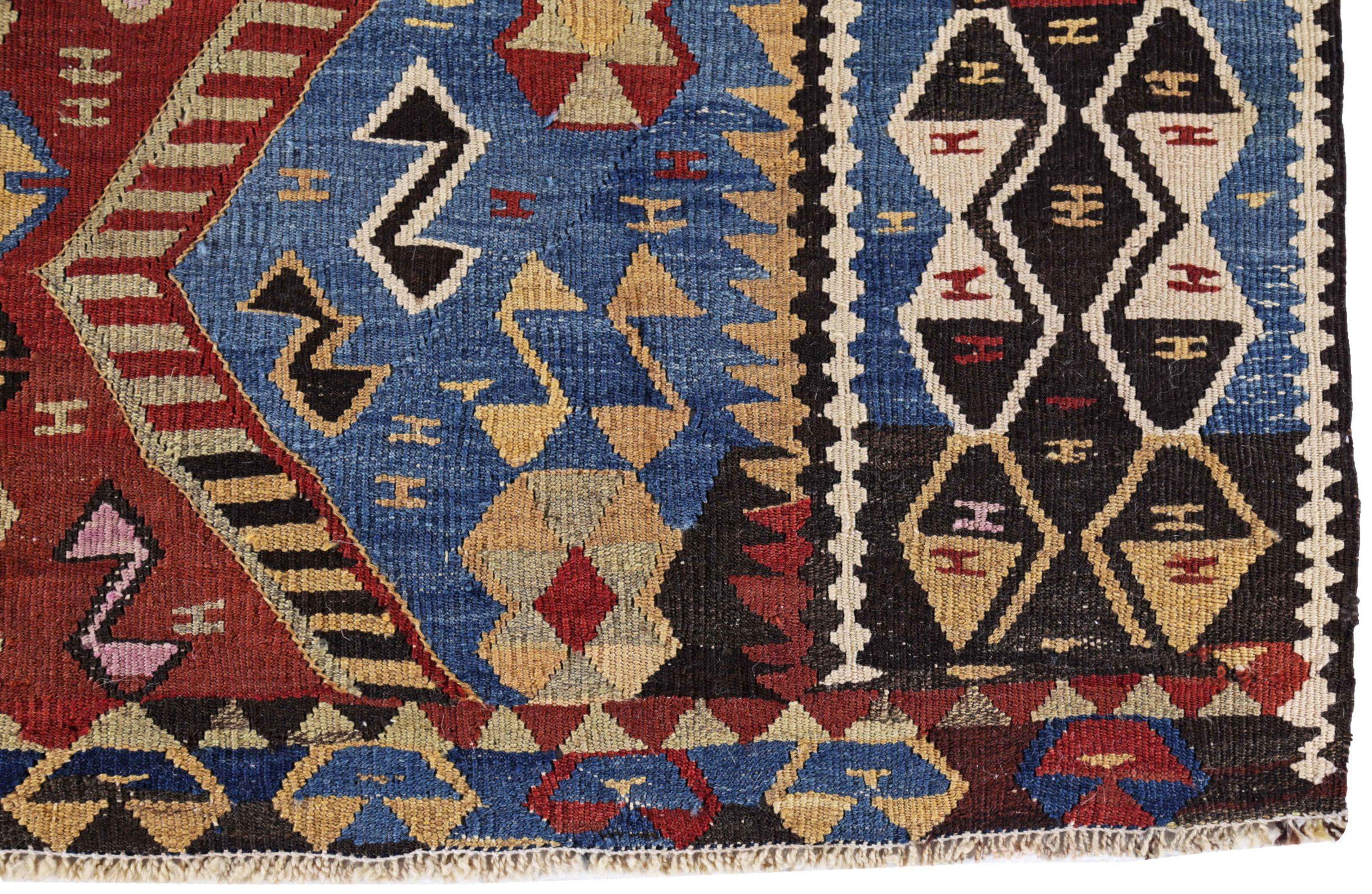 Tapis persans Kilim datant d'environ 1910 - motif en laine bleu ivoire rouge jaune - 91423 Excellent état - En vente à Dallas, TX