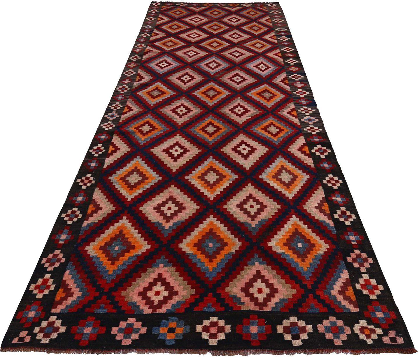 Scopri l'eleganza dei tappeti persiani Rug & Kilim del 1910. Progettato con lana e marrone-avorio-arancio, questo design esclusivo è perfetto per valorizzare il tuo spazio.