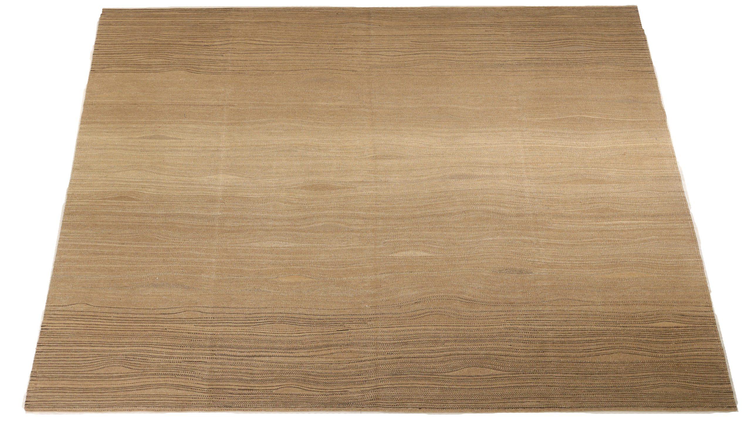 Scopri l'eleganza dei tappeti persiani Rug & Kilim del 1910. Progettato con lana e marrone-avorio-tortora, questo design esclusivo è perfetto per valorizzare il tuo spazio.