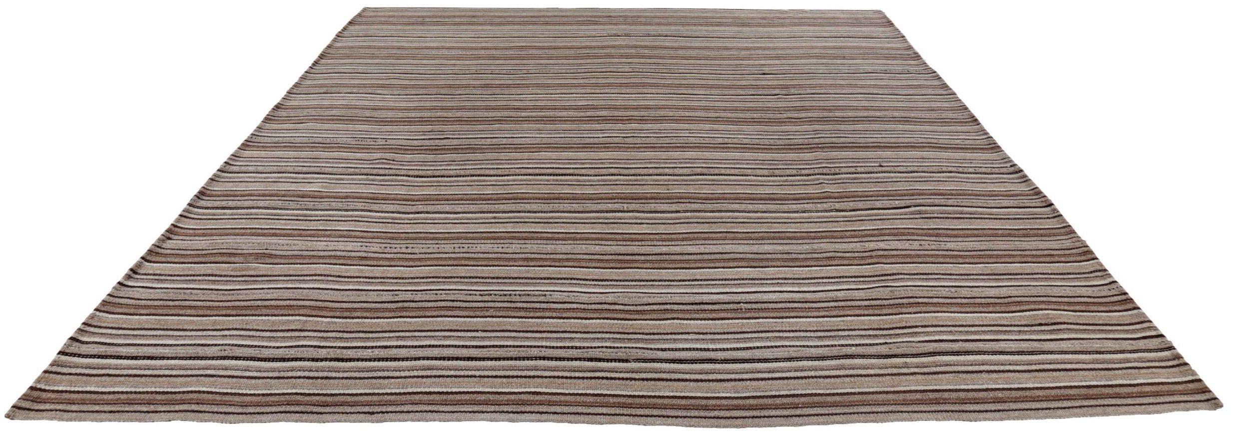 Entdecken Sie die Eleganz der persischen Kilim mit Teppichen um 1910. Dieses exklusive Design aus Wolle und Braun-Elfenbein-Taupe ist perfekt, um Ihren Raum zu verschönern.