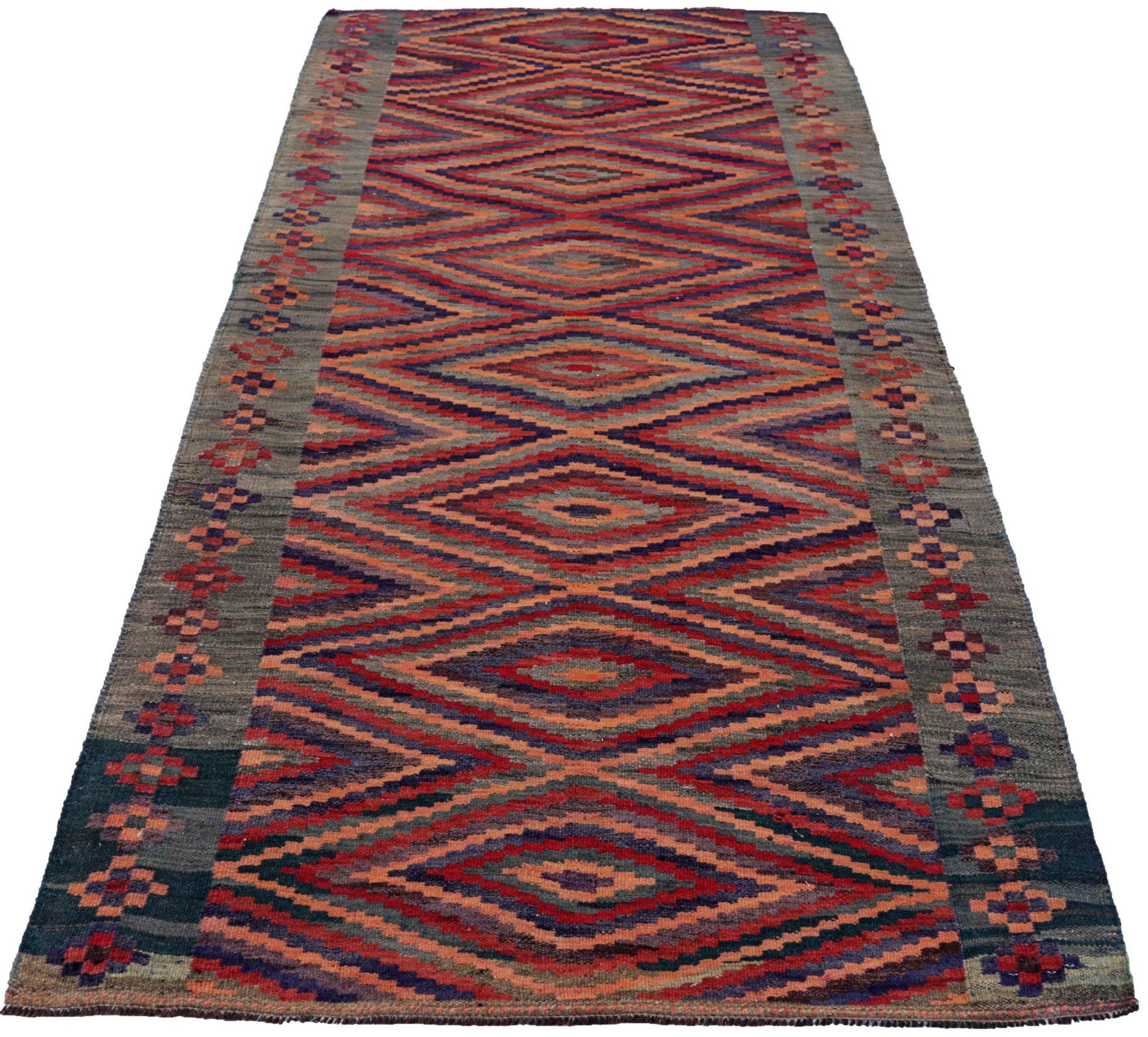 Découvrez l'élégance des Rug & Kilim persans présentant des tapis de zone de Circa 1910. Conçu avec de la laine et du gris-bleu-marine-rose-rouge, ce design exclusif est parfait pour agrémenter votre espace.
