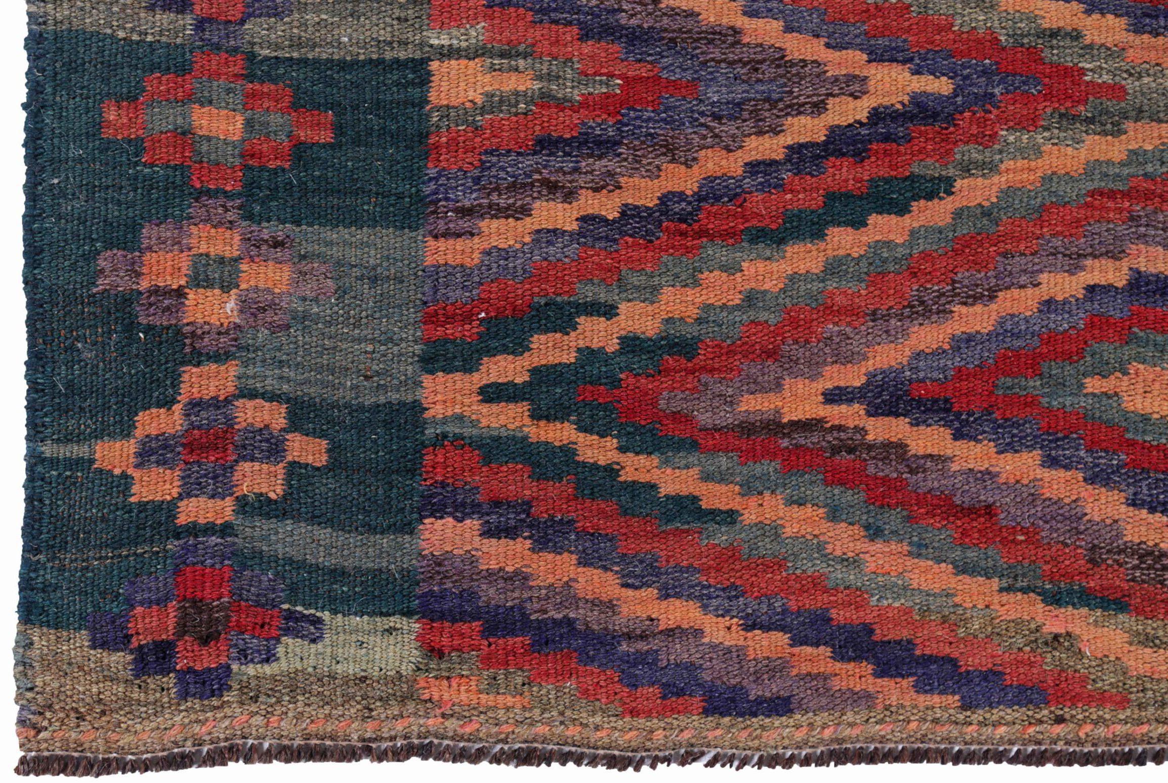 Rug & Kilim Kilim Persan Circa 1910 - Laine Gris Bleu Marine Rose Rouge Design - 91302 Excellent état - En vente à Dallas, TX