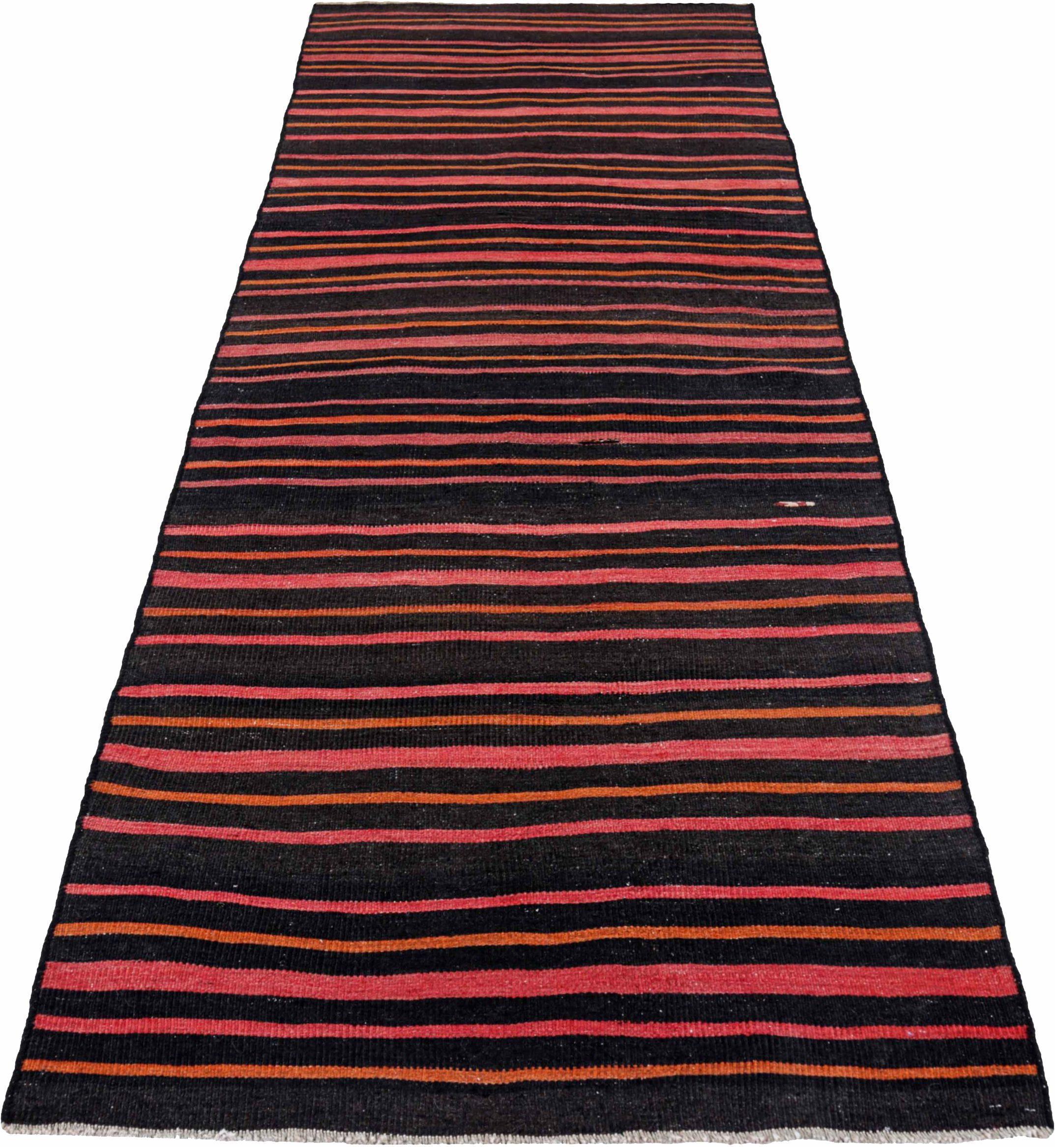 Entdecken Sie die Eleganz der persischen Kilim mit Teppichen um 1910. Dieses exklusive Design aus Wolle und Navy BlueOrangePink ist perfekt, um Ihren Raum zu verschönern.