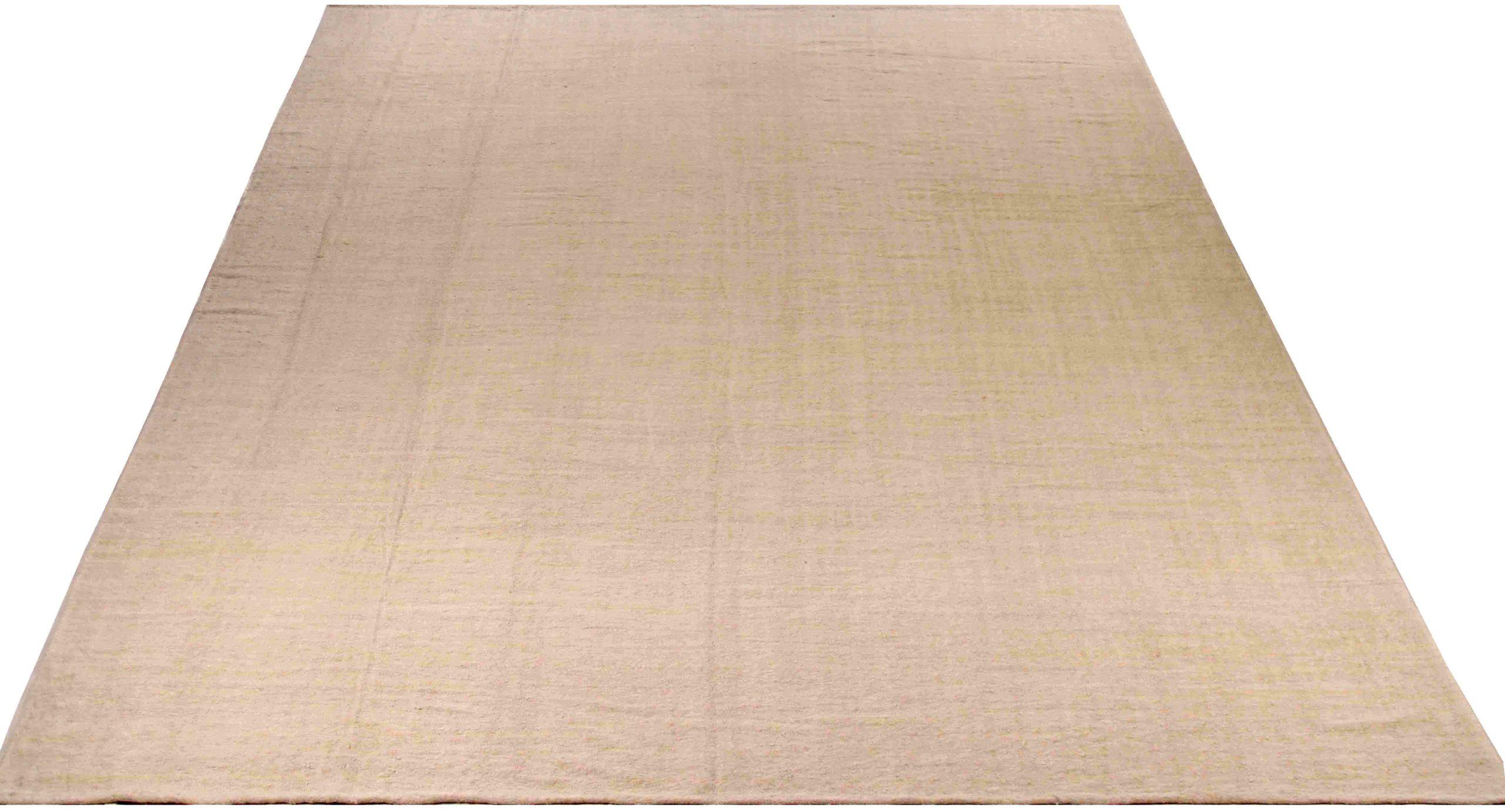 Entdecken Sie die Eleganz der persischen Kilim mit Teppichen um 1940. Dieses exklusive Design aus Wolle und Elfenbein ist perfekt, um Ihren Raum zu verschönern.