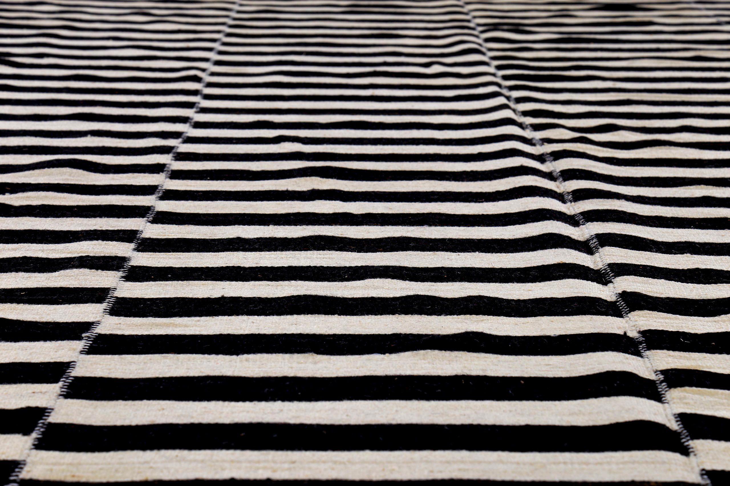 Asiatico Tappeto persiano Rug & Kilim Circa 1990 - Lana Design bianco e nero - 89315 in vendita