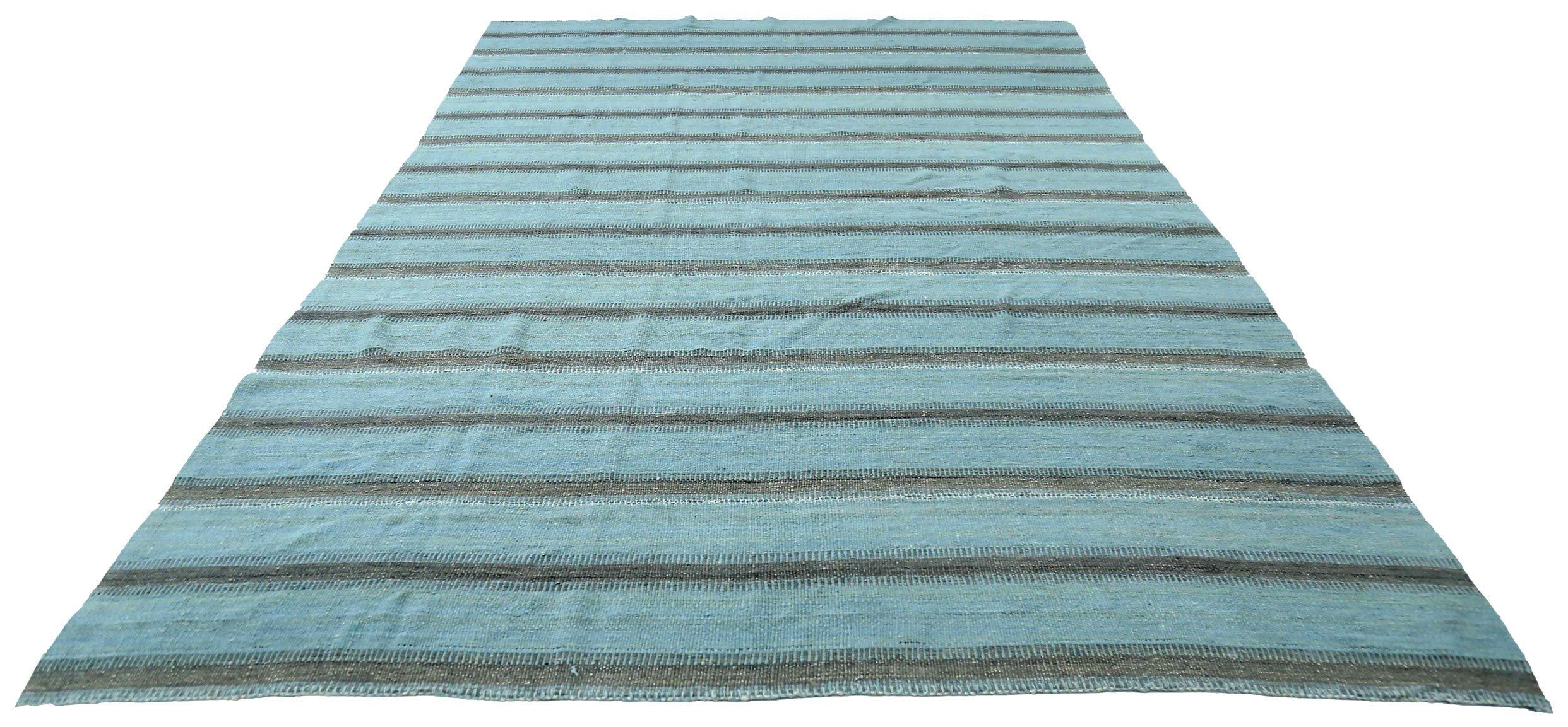 Scopri l'eleganza dei tappeti persiani Rug & Kilim del 1990. Progettato con Lana e BlueBrown, questo design esclusivo è perfetto per valorizzare il tuo spazio.