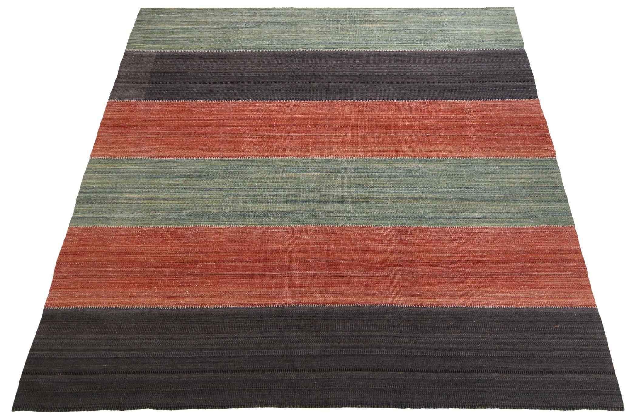 Découvrez l'élégance des Rug & Kilim persans présentant des tapis de zone de Circa 1990. Conçu avec de la laine et du BrownGreenRed, ce design exclusif est parfait pour mettre en valeur votre espace.