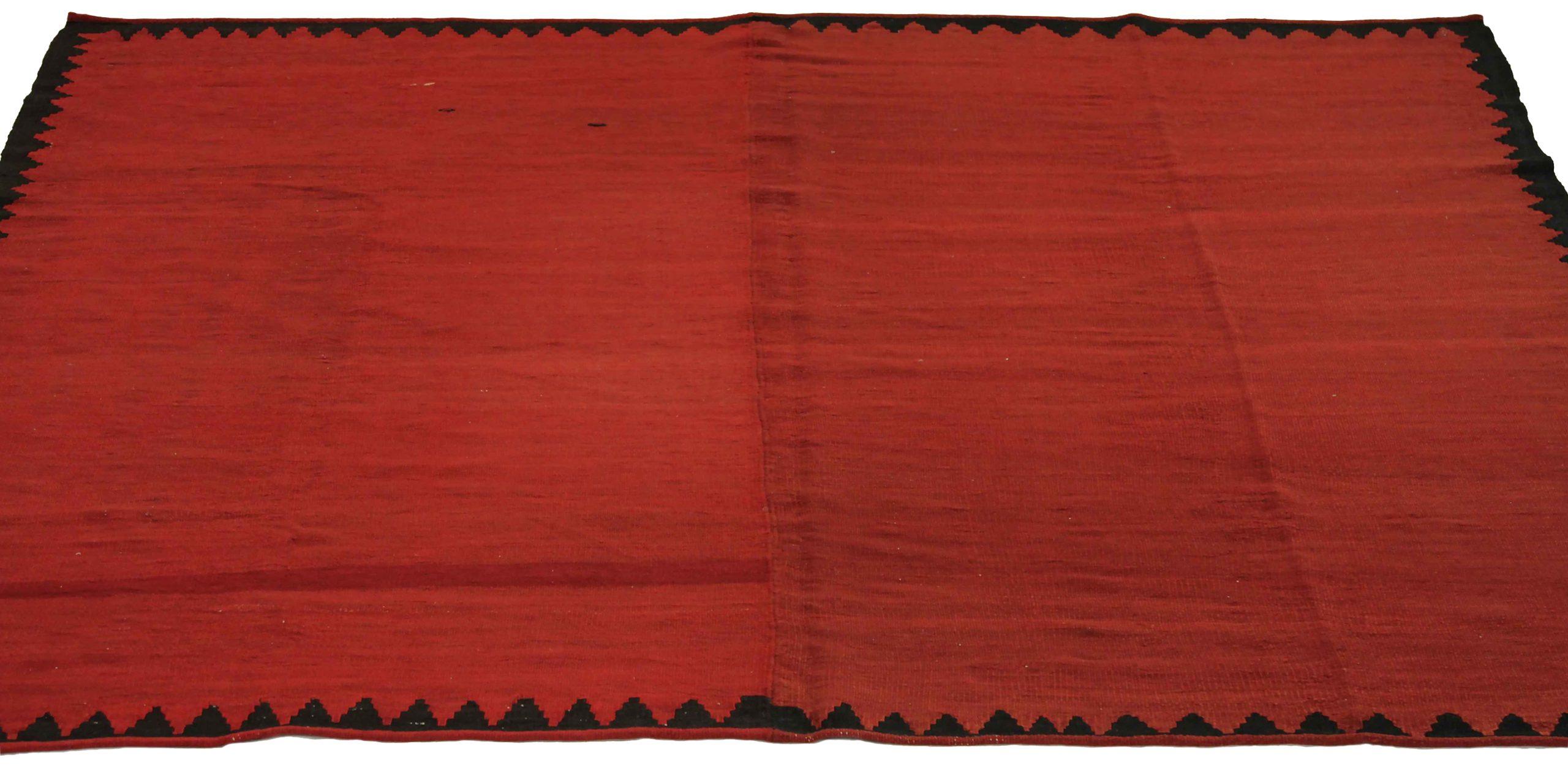 Scopri l'eleganza dei tappeti persiani Rug & Kilim del 1880. Progettato con lana e BlackRed, questo design esclusivo è perfetto per valorizzare il tuo spazio.