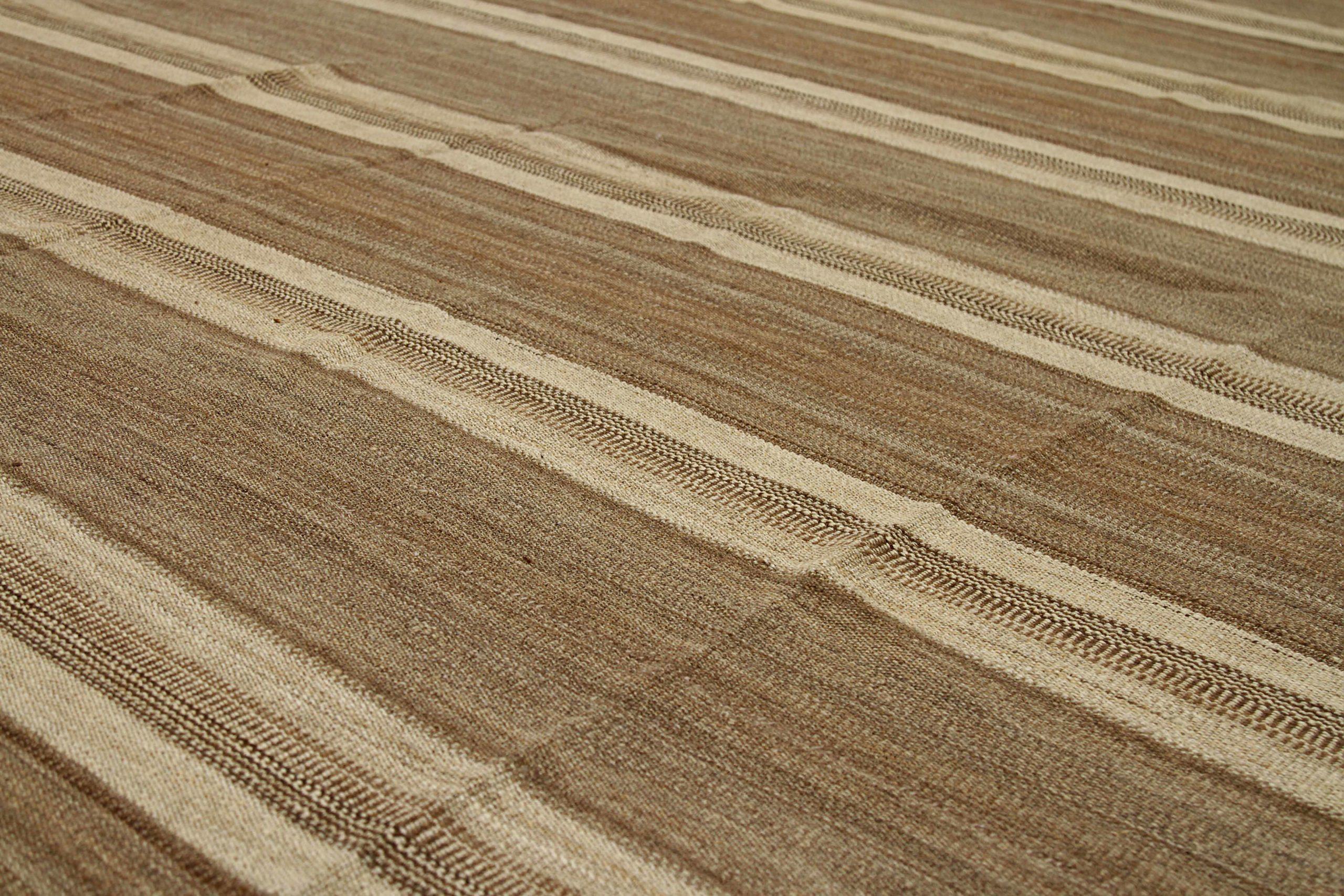 Rug & Kilim Kilim - Laine Brown Design/One - 88392 Excellent état - En vente à Dallas, TX
