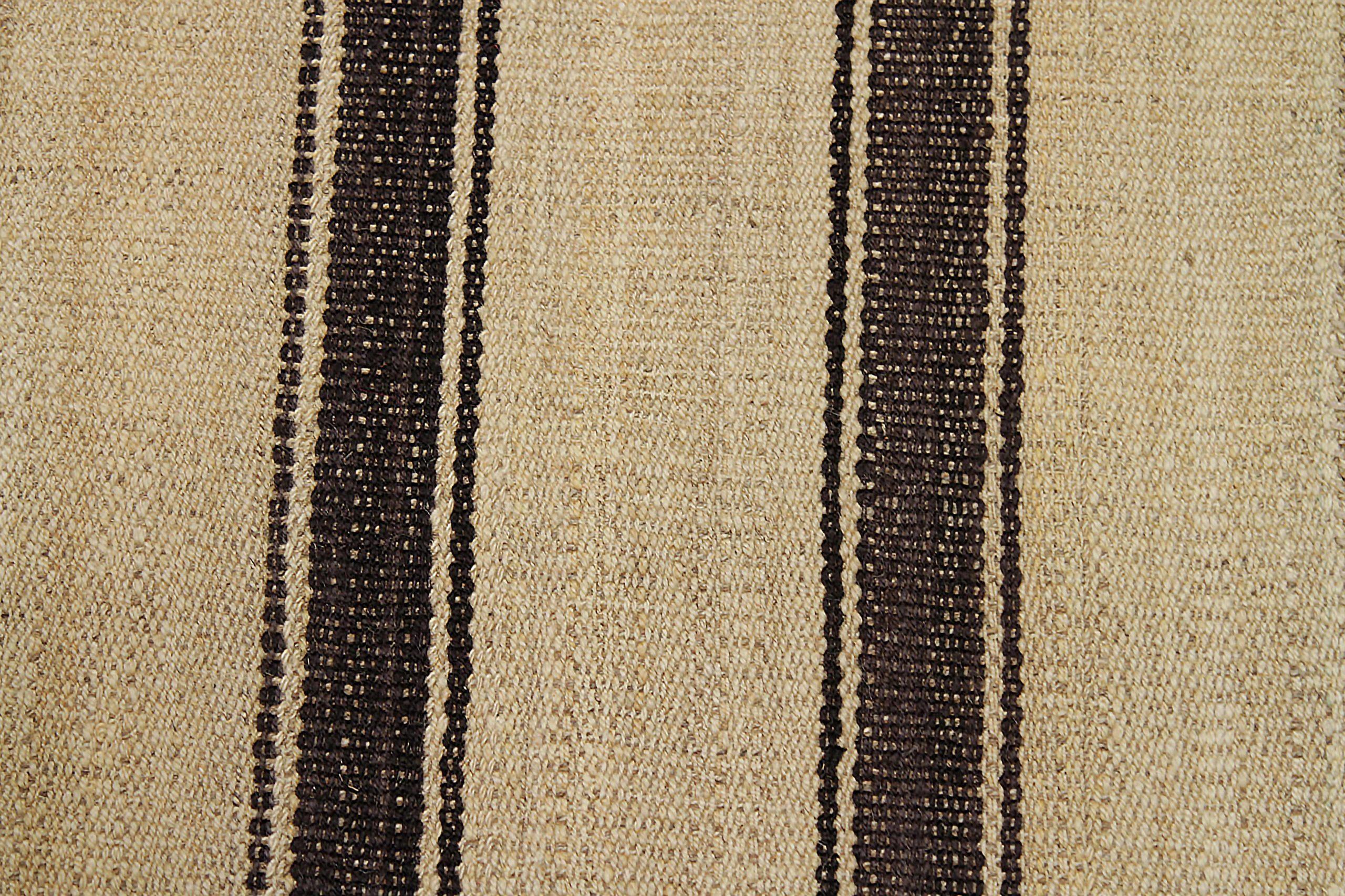 Rug & Kilim Kilim - Laine Brown Design/One - 88408 Excellent état - En vente à Dallas, TX