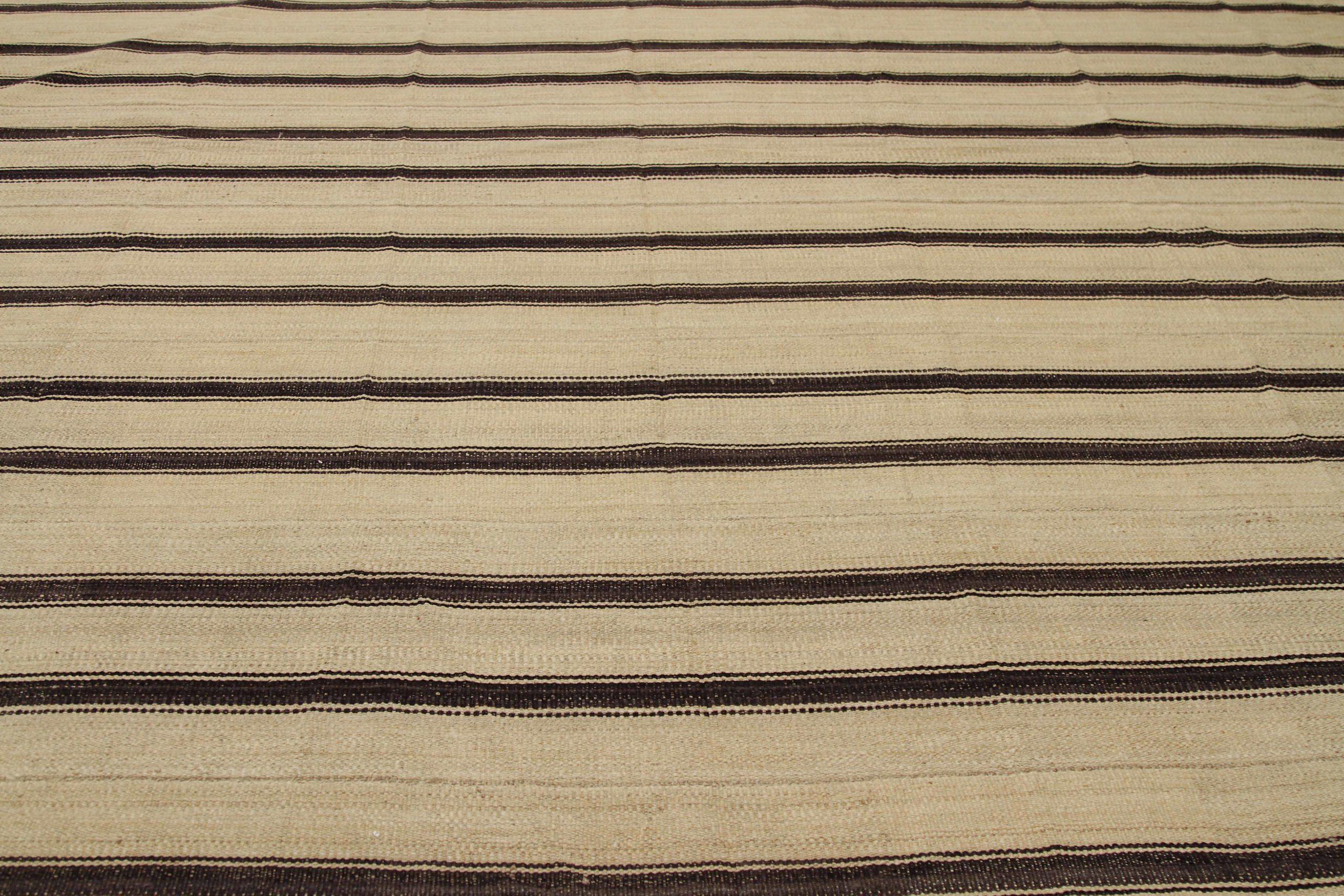 20ième siècle Rug & Kilim Kilim - Laine Brown Design/One - 88408 en vente