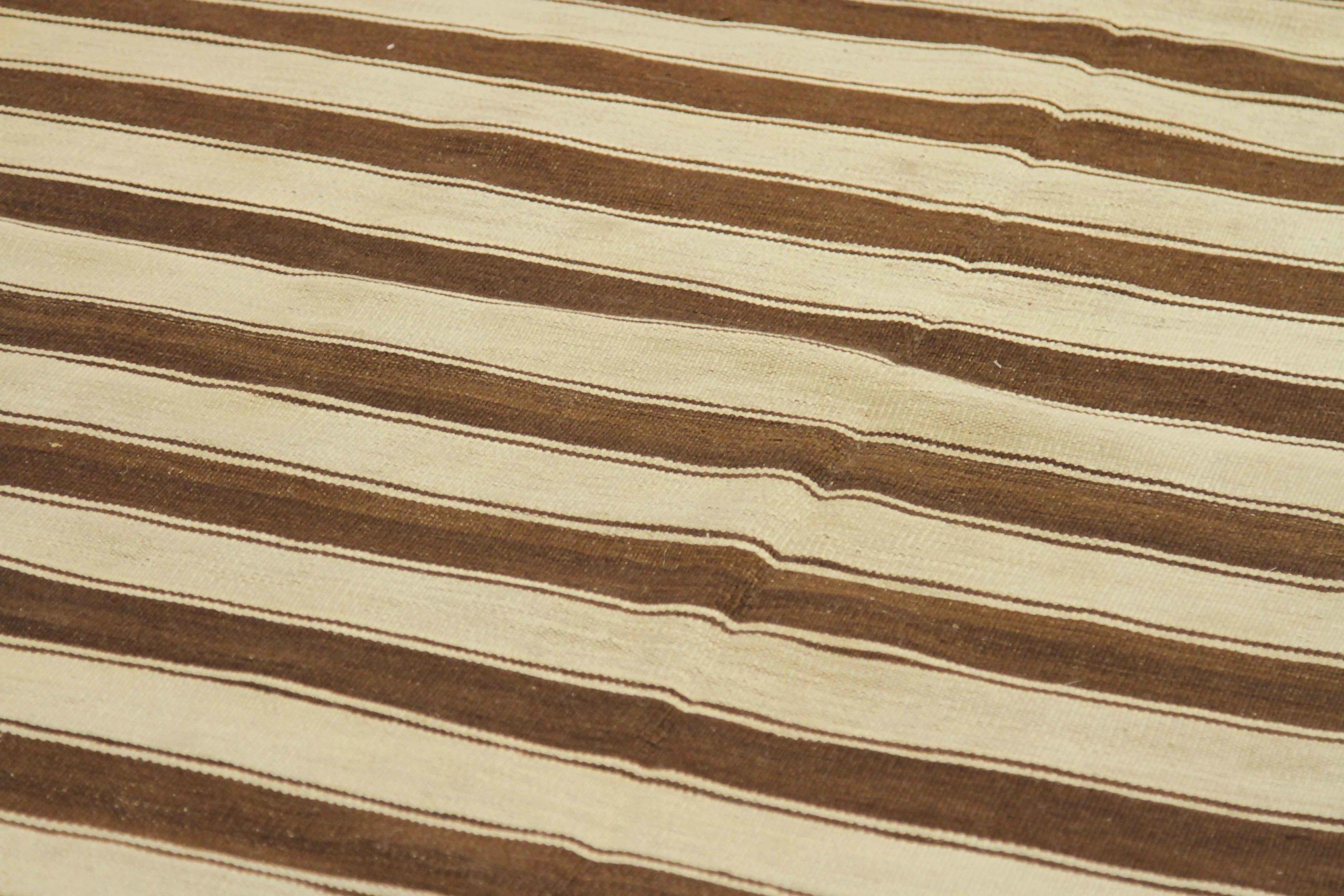 20ième siècle Rug & Kilim Kilim - Laine Brown Design/One - 88782 en vente