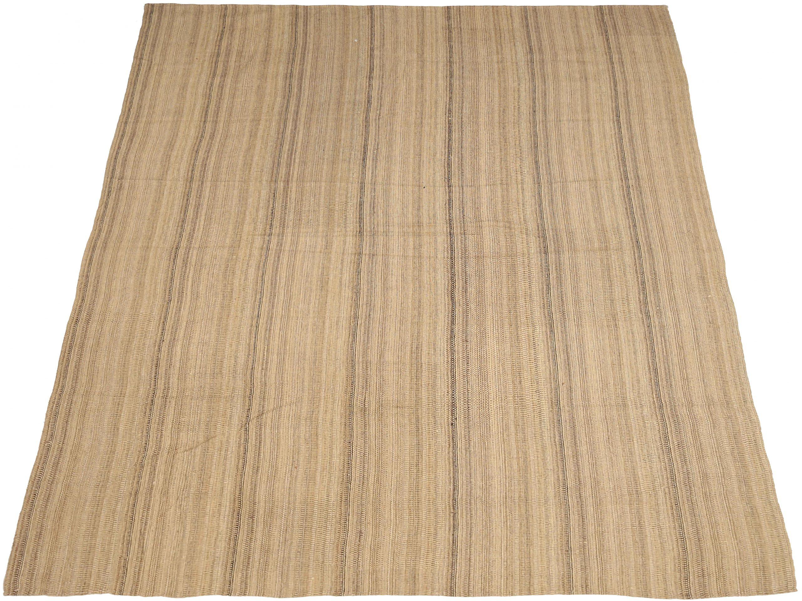 Scopri l'eleganza dei tappeti persiani Rug & Kilim del 1910. Progettato con lana e marrone-avorio-tortora, questo design esclusivo è perfetto per valorizzare il tuo spazio.