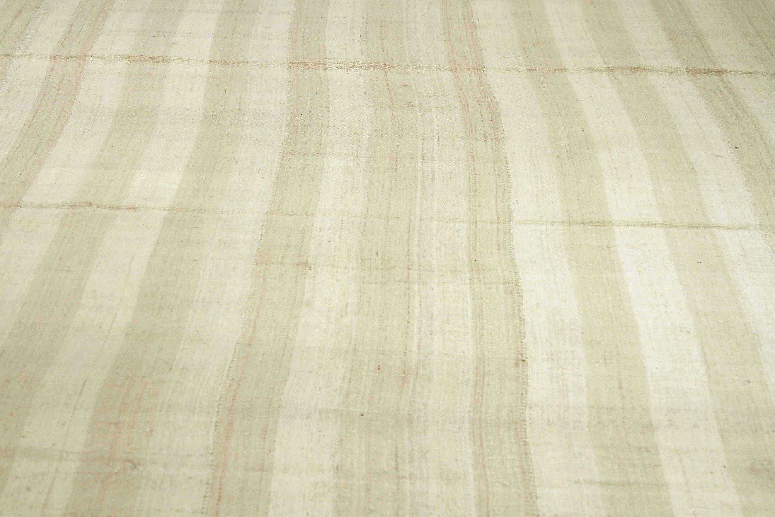 20ième siècle Tapis persans Kilim - Design en laine ivoire jaune et ivoire - 88204 en vente