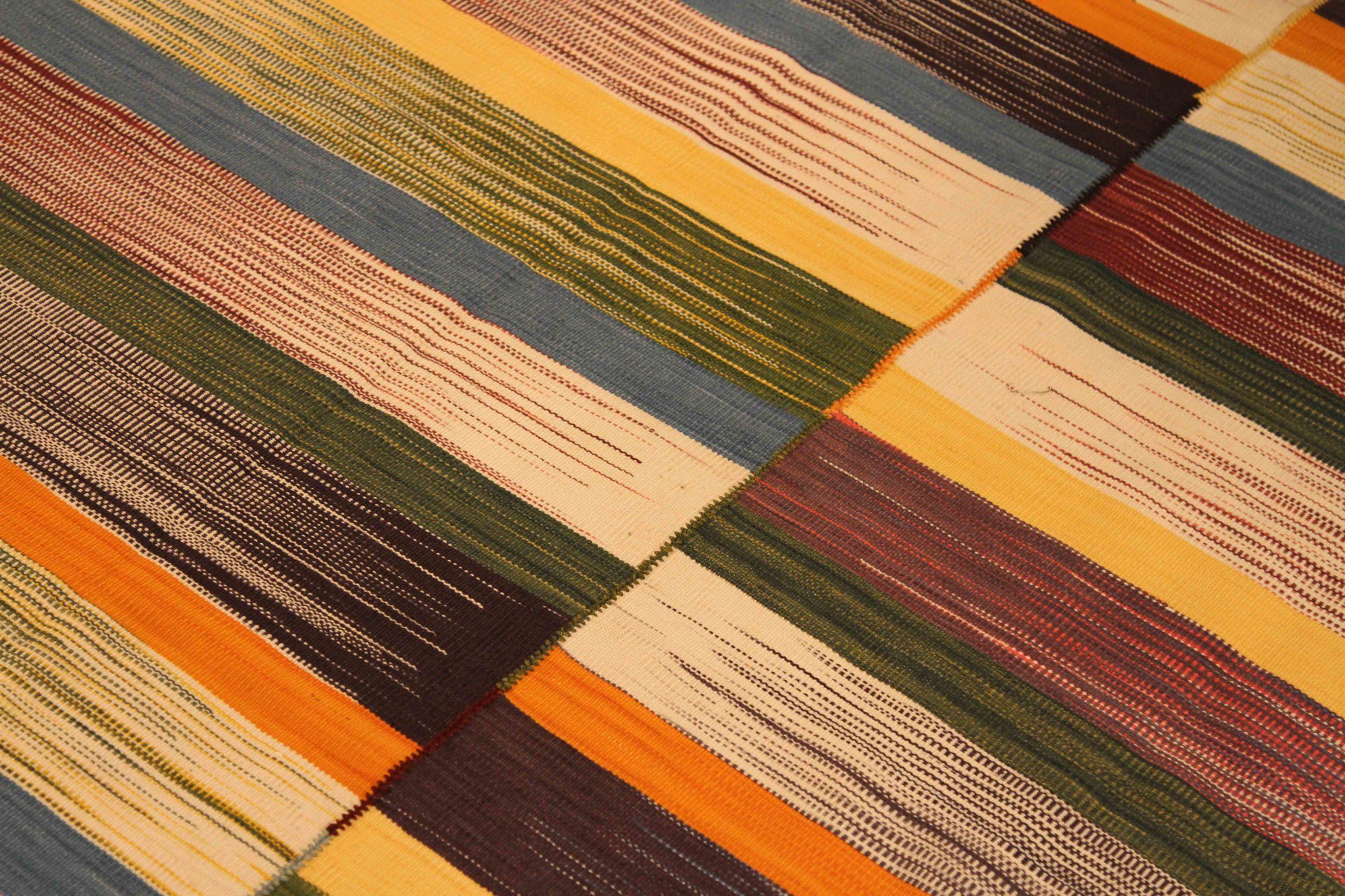 Asiatique Kilim persan vers 1990 - 70135 en vente