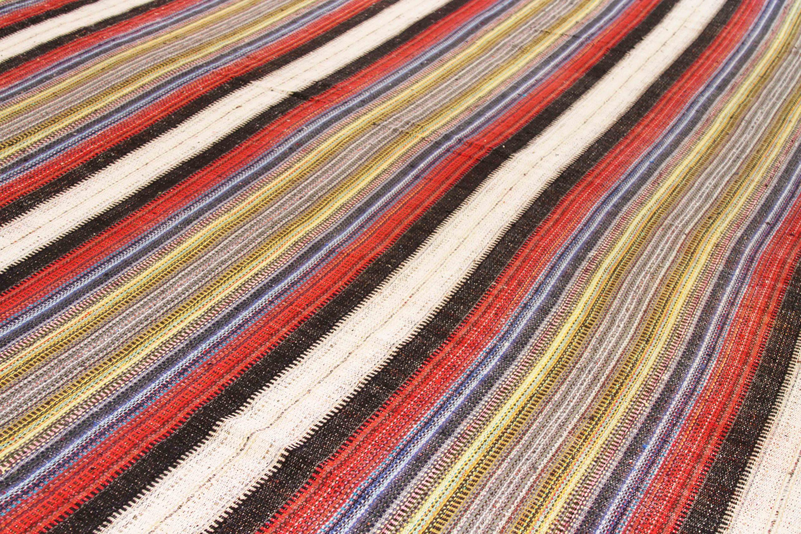 Asiatique Kilim persan vers 1990 - 70378 en vente