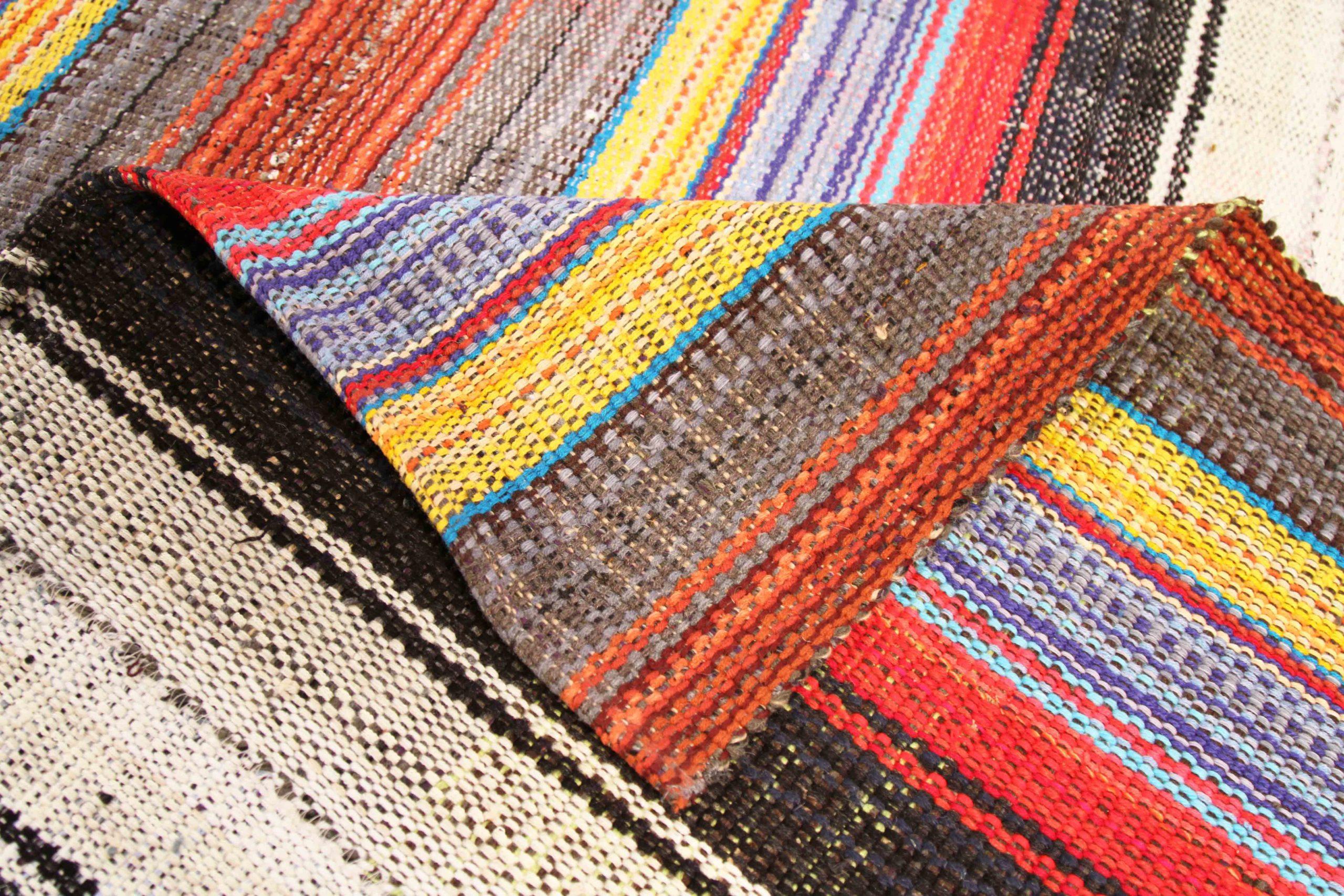 Kilim persan vers 1990 - 70381 Excellent état - En vente à Dallas, TX
