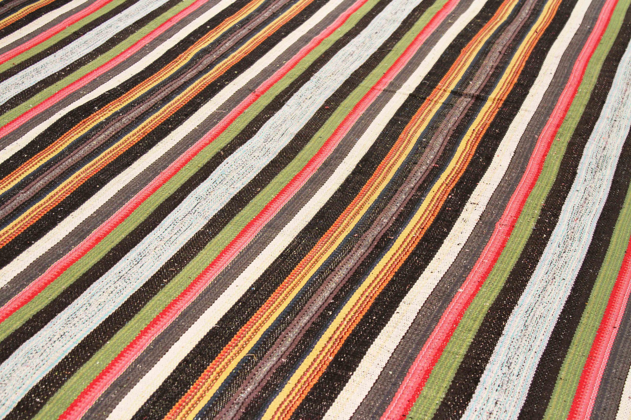 Asiatique Kilim persan vers 1990 - 70399 en vente