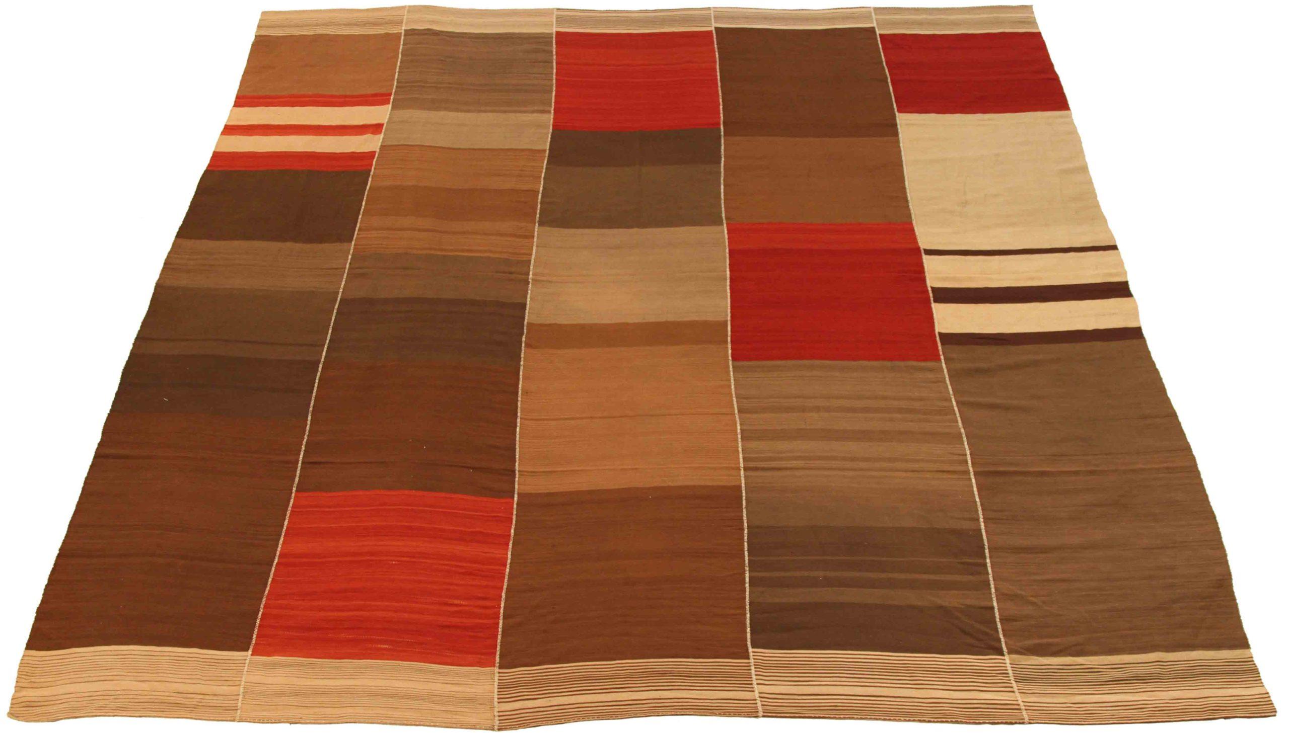 Entdecken Sie die Eleganz persischer Kelims, die sich durch wunderschöne Handwerkskunst auszeichnen. Dieses exklusive Design, das mit viel Liebe zum Detail entworfen wurde, ist perfekt, um Ihren Raum zu verschönern.