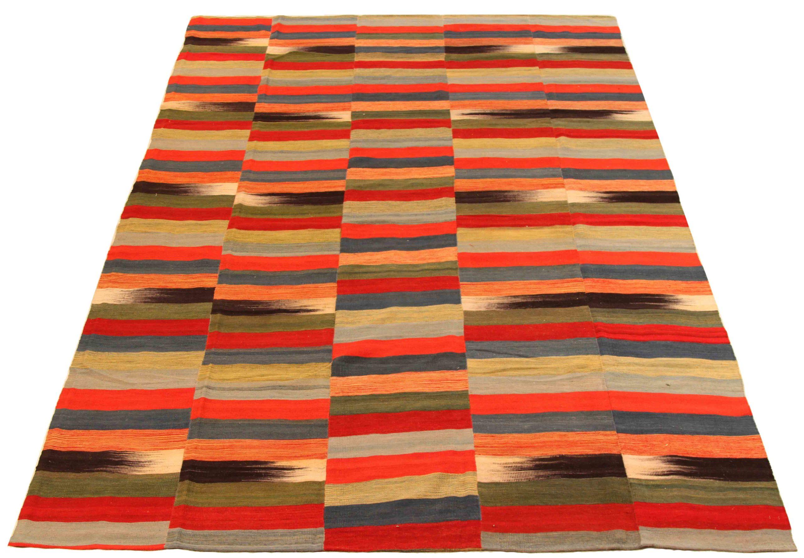 Discover the elegance of Persian Kilim featuring beautiful craftsmanship. Designed with meticulous attention to detail, this exclusive design is perfect for enhancing your space.