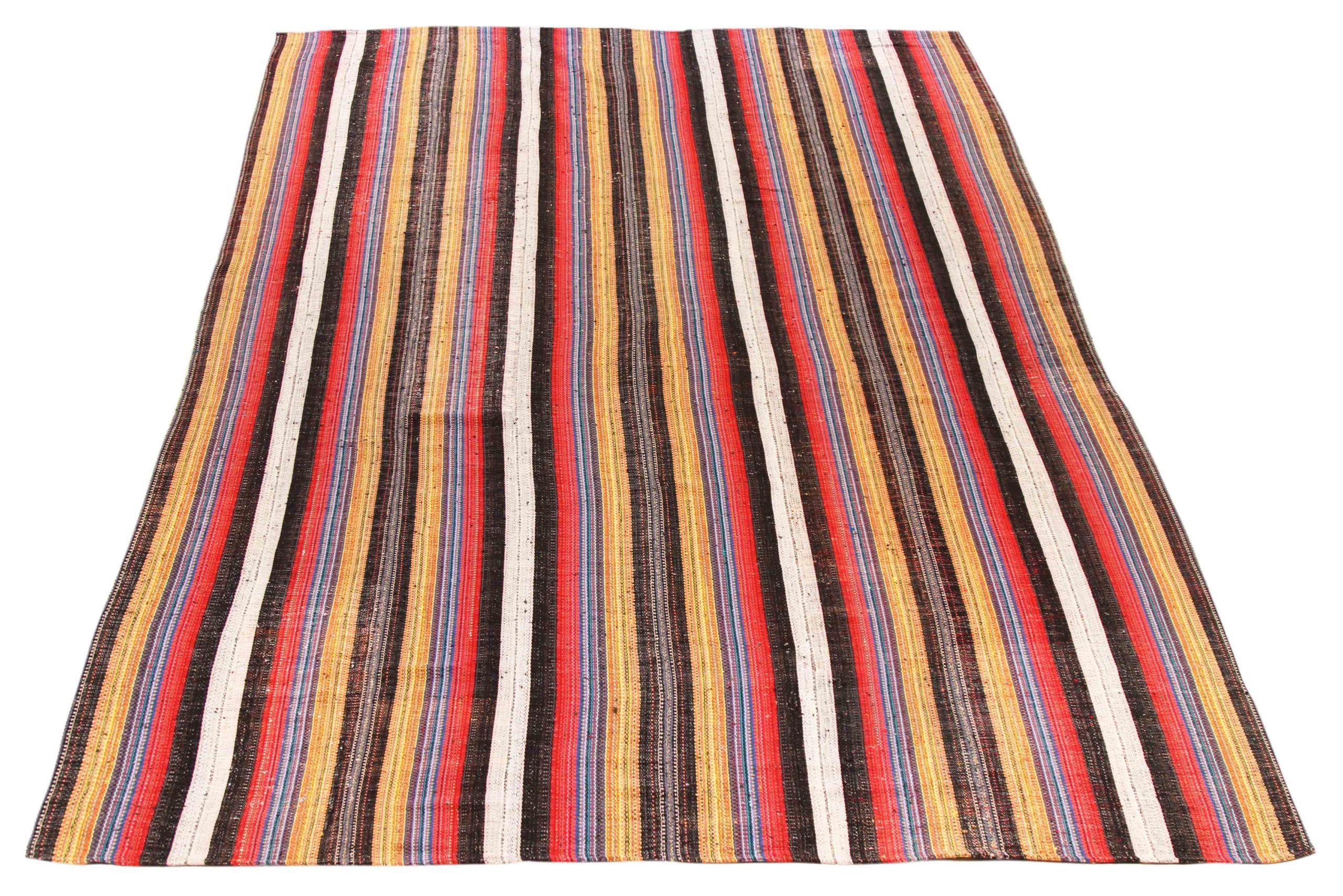 Descubre la elegancia de los Kilim persas de bella artesanía. Diseñado con meticulosa atención al detalle, este diseño exclusivo es perfecto para realzar tu espacio.