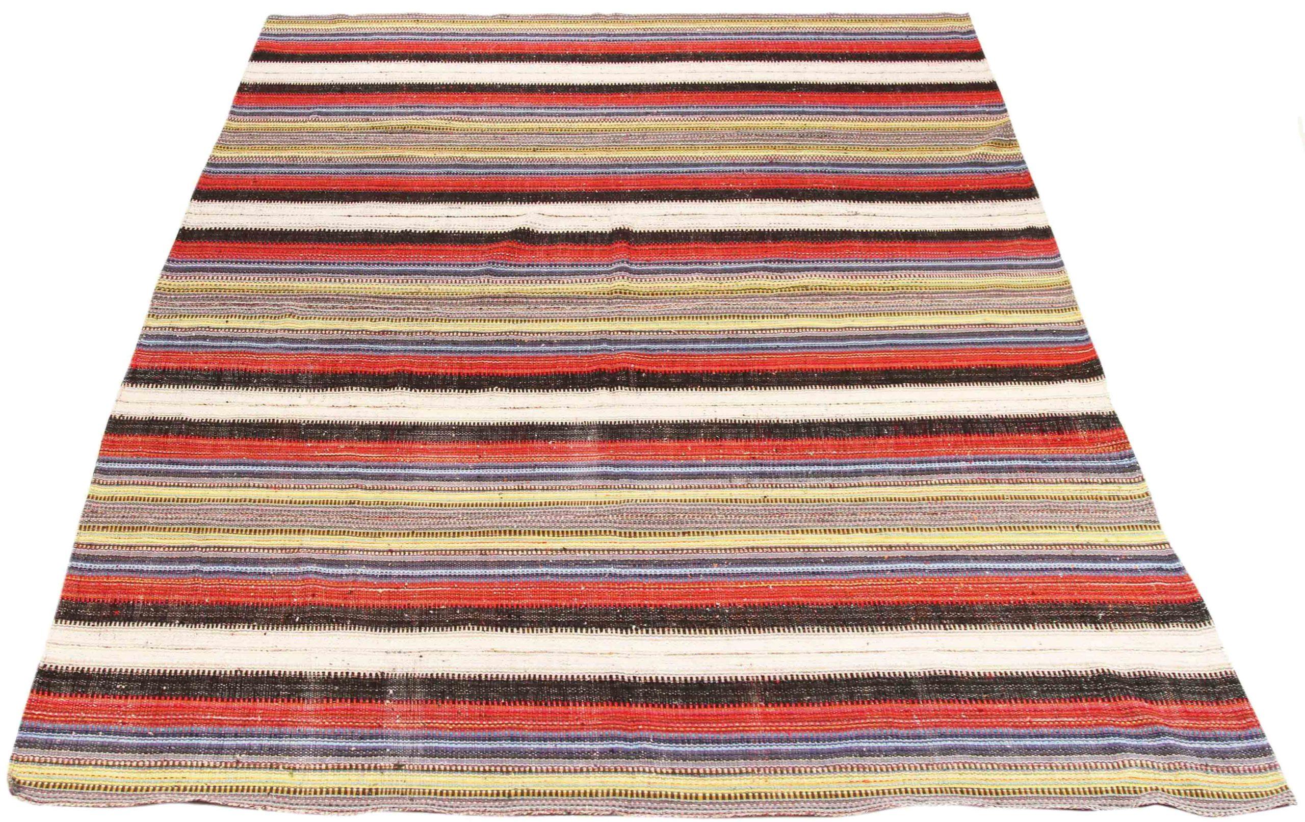 Descubre la elegancia de los Kilim persas de bella artesanía. Diseñado con meticulosa atención al detalle, este diseño exclusivo es perfecto para realzar tu espacio.