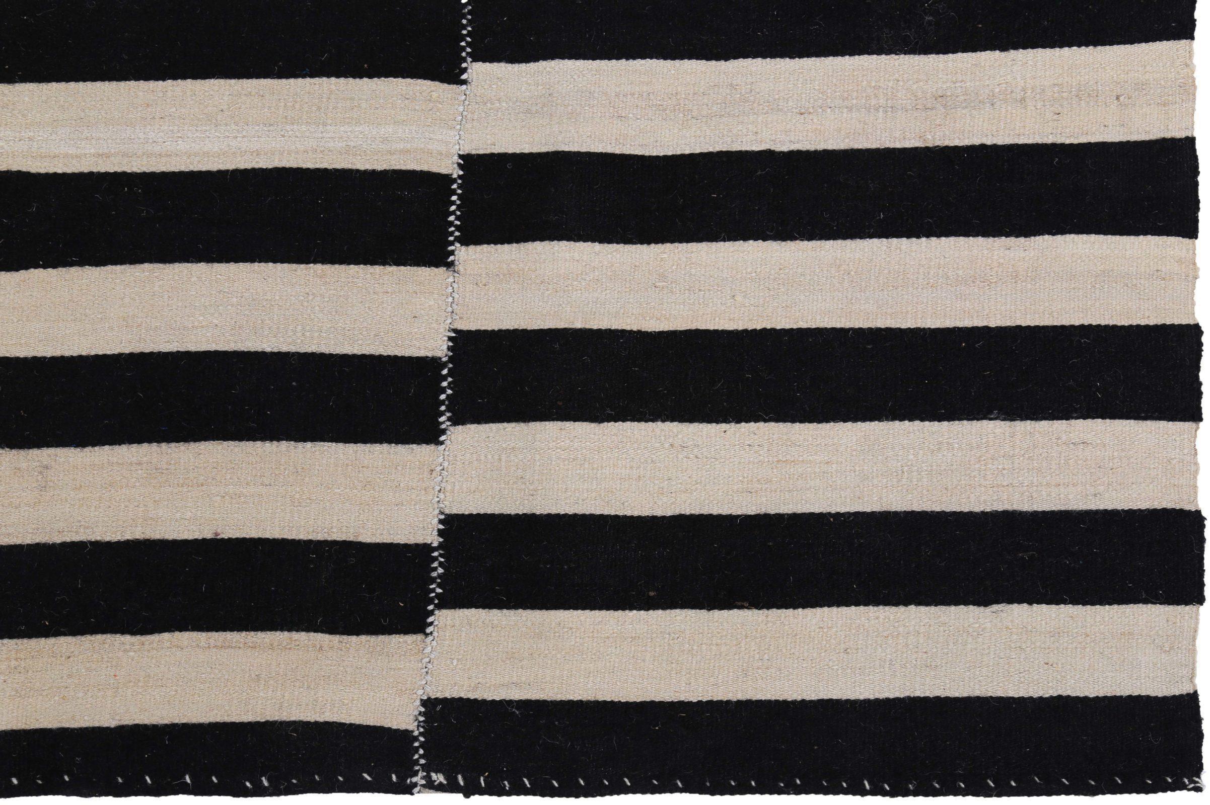 Tappeto persiano Rug & Kilim di dimensioni eccessive, circa 1990 - Lana, design bianco e nero - 89316 In condizioni ottime in vendita a Dallas, TX