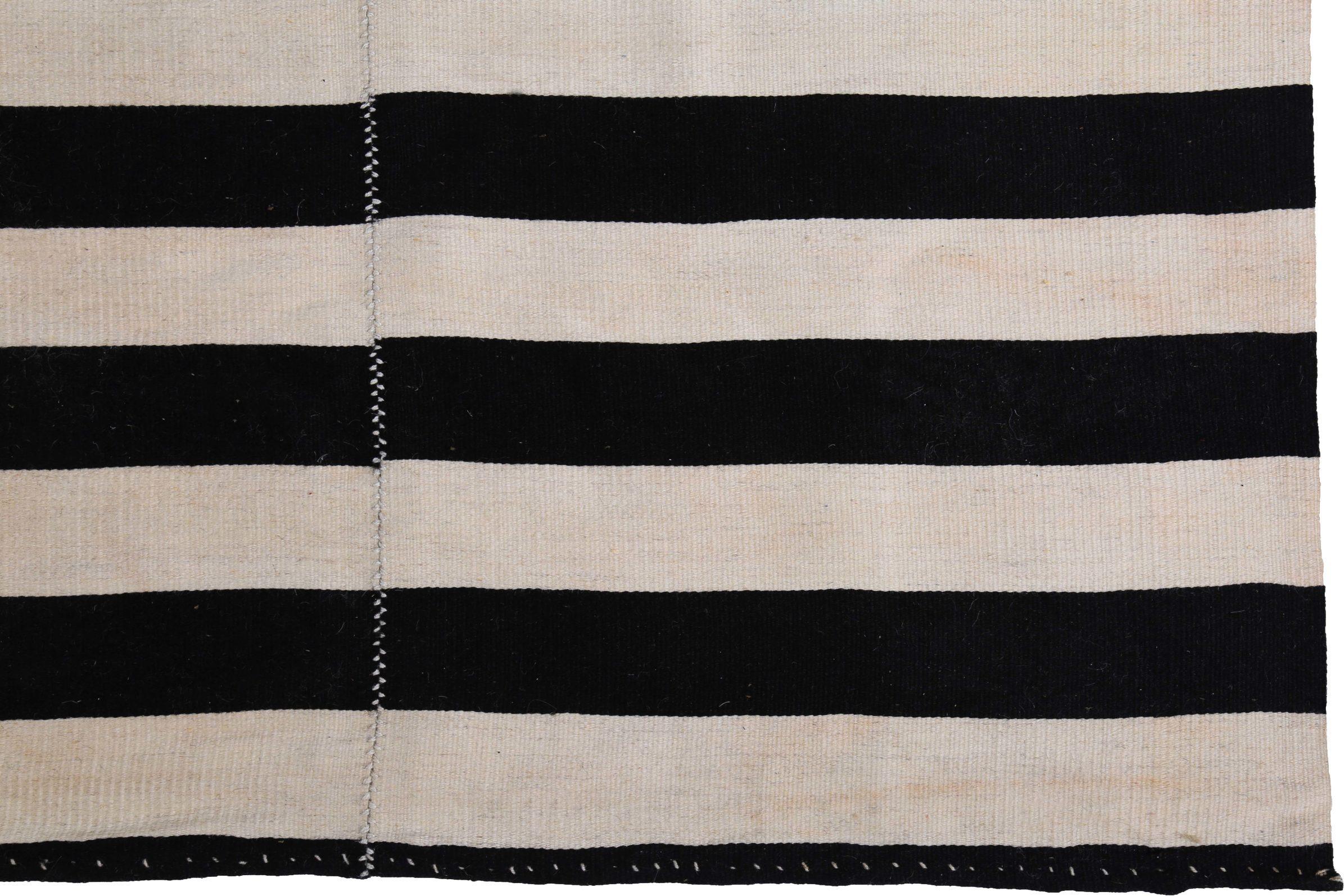 Alfombra Persa Kilim Over Size Circa 1990 - Lana Diseño Blanco y Negro - 89319 en Excelente estado para la venta en Dallas, TX