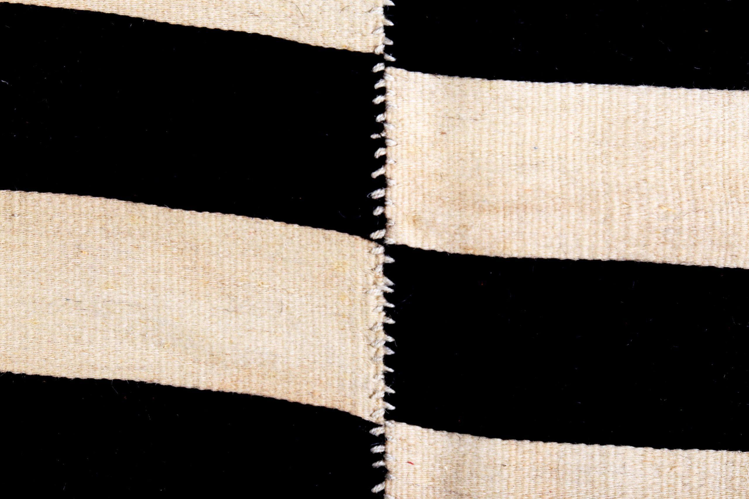Alfombra Persa Kilim Over Size Circa 1990 - Lana Diseño Blanco y Negro - 89319 siglo XX en venta