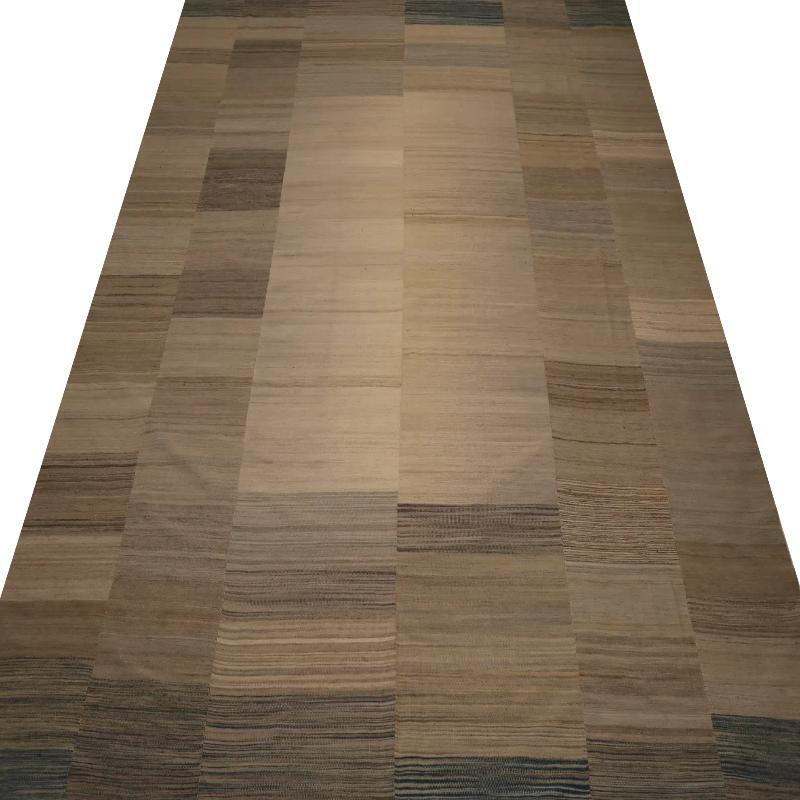 Persische Kilim Over Size Teppich - Wolle Blau Braun Elfenbein Design - 98406 (Handgewebt) im Angebot