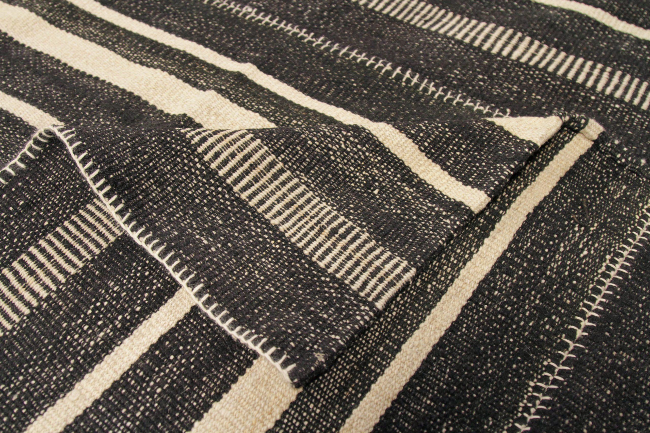 Persischer Kilim Over Size Teppich - Wolle Braun Elfenbein Design - 88209 im Zustand „Hervorragend“ im Angebot in Dallas, TX