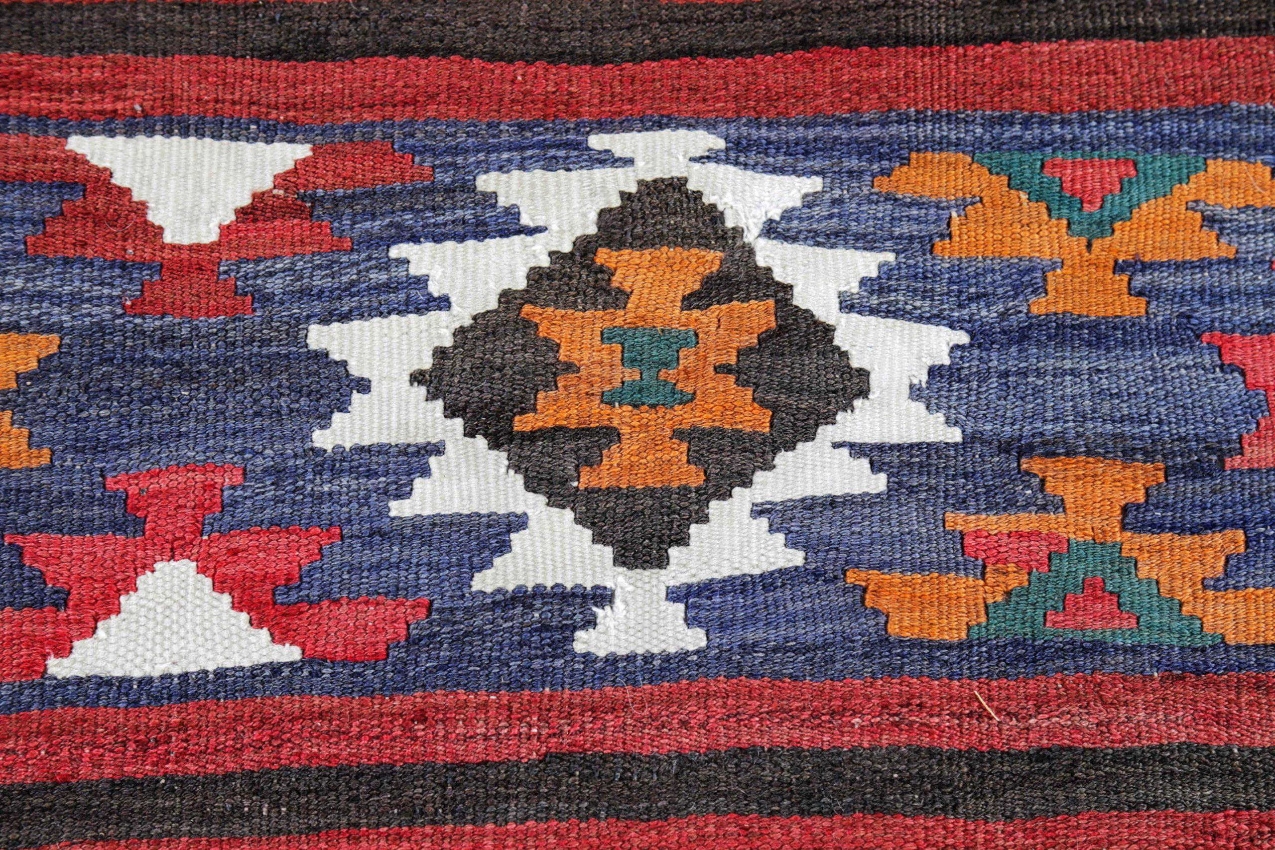 Persischer Kelim-Läufer Circa 1910 - Wolle Blau Elfenbein Rot Design - 91262 im Zustand „Hervorragend“ im Angebot in Dallas, TX