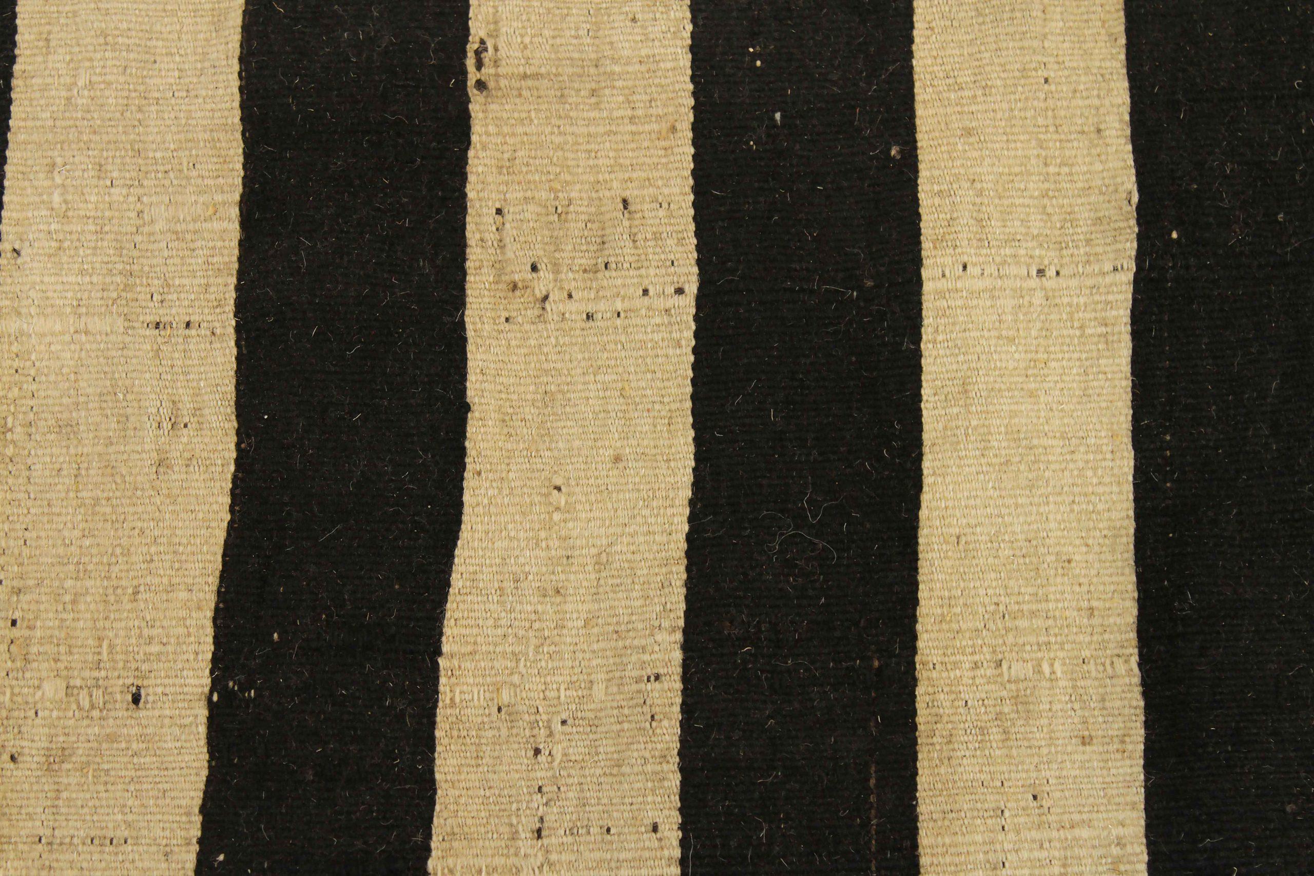 Persische Kilim Läufer Teppich CIRCA 1910 - Wolle braun Elfenbein 74177 im Zustand „Hervorragend“ im Angebot in Dallas, TX
