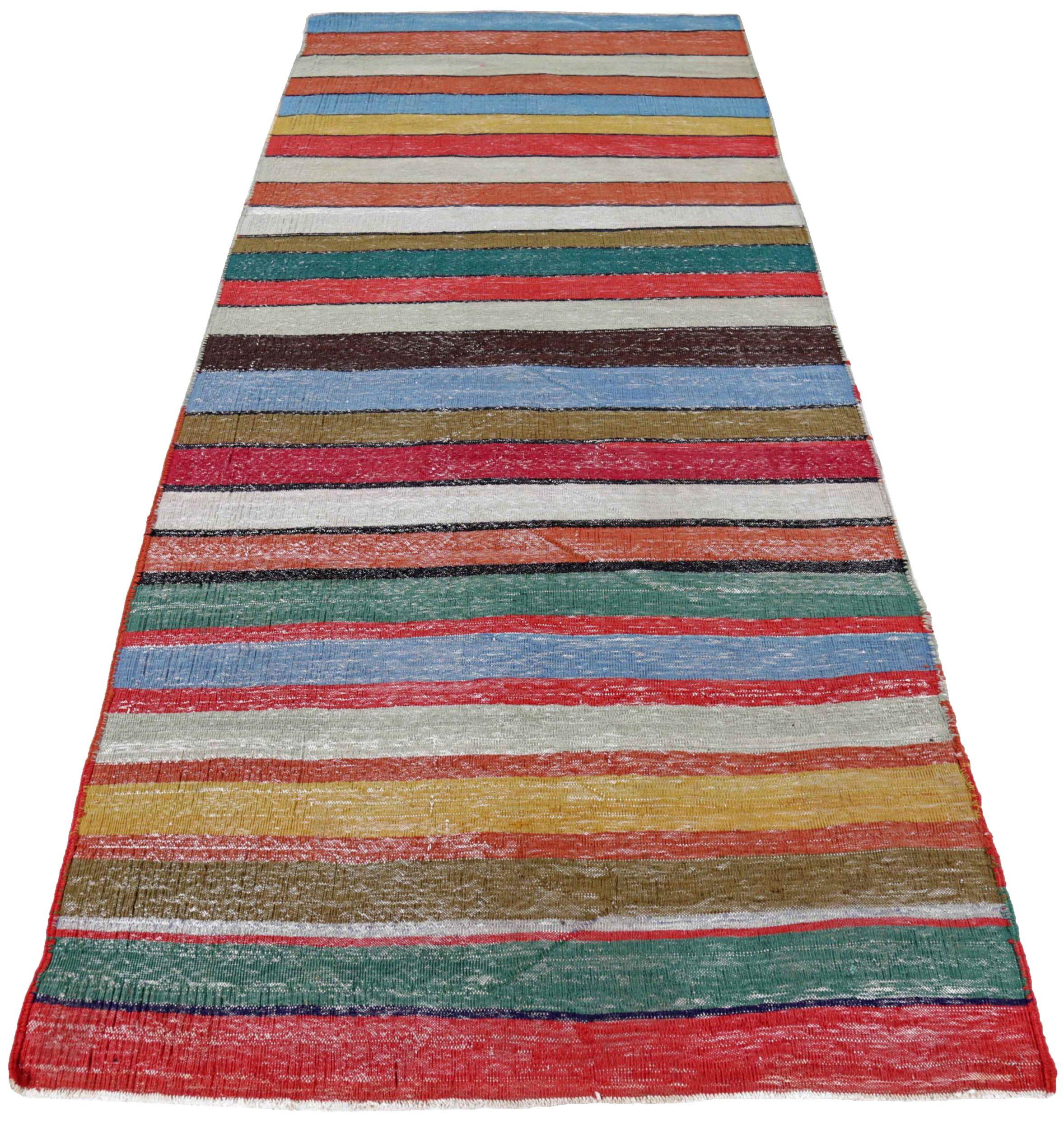Découvrez l'élégance du Rug & Kilim persan présentant un petit tapis de Circa 1880. Conçu avec de la laine et du bleu-vert-orange-rouge-jaune, ce design exclusif est parfait pour mettre en valeur votre espace.
