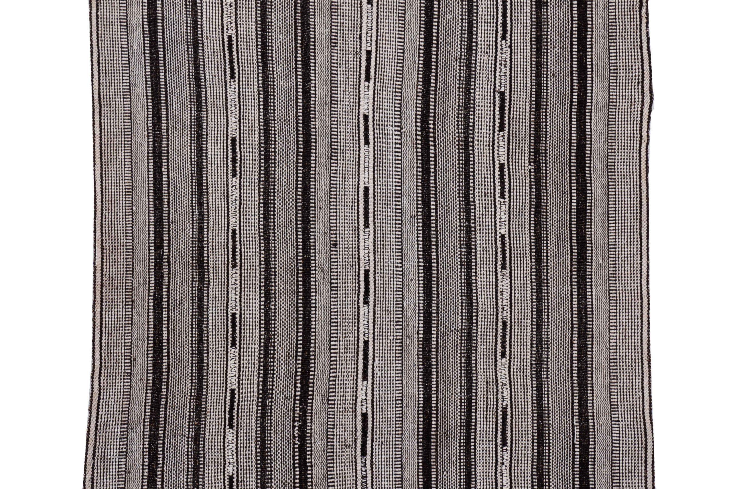 Persischer Kelim-Teppich Circa 1910 - Wolle Schwarz Elfenbein Design - 91547 (Asiatisch) im Angebot
