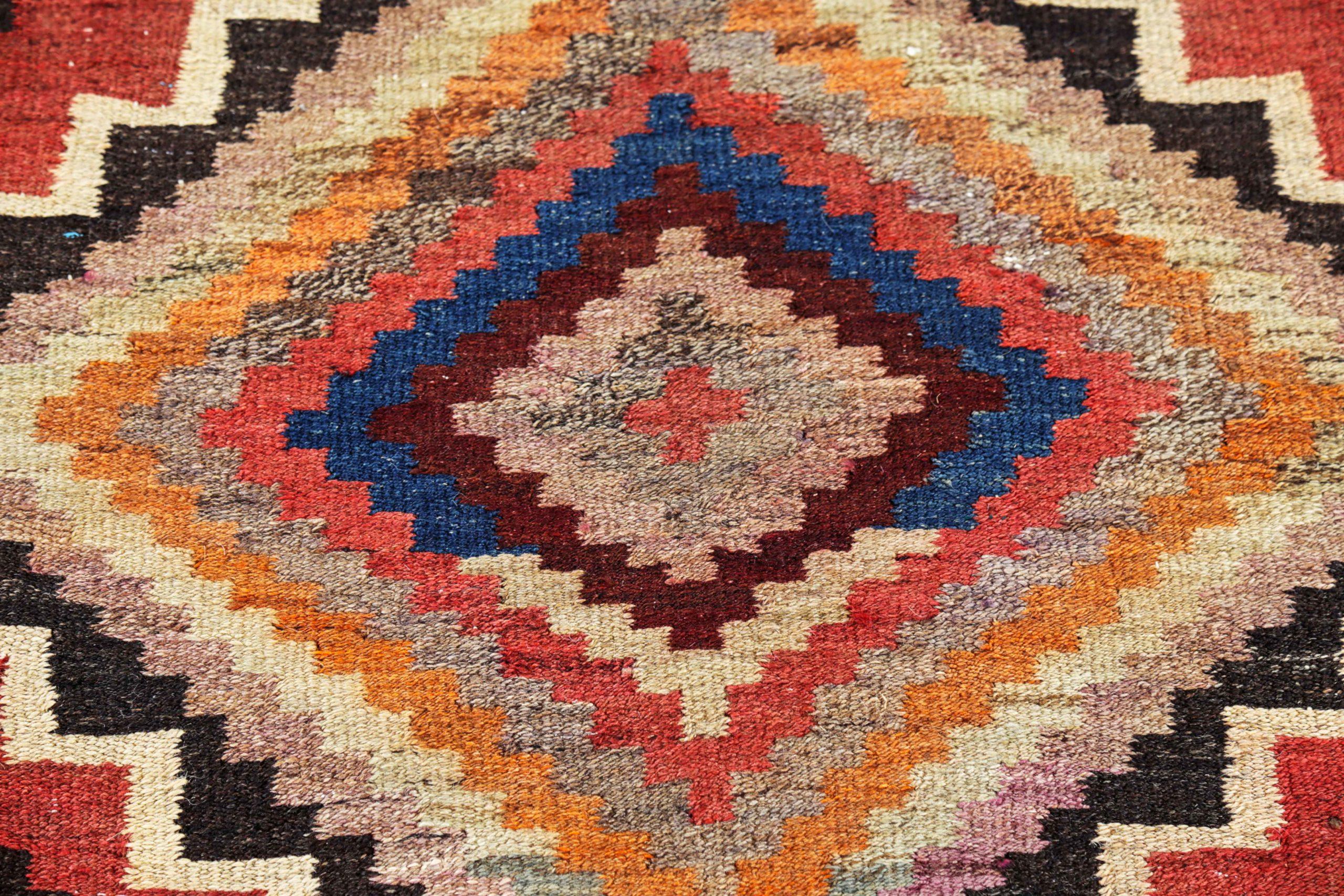 Persischer Kelim-Teppich Circa 1910 - Wolle Schwarz Elfenbein Orange Rot Design - 91208 im Zustand „Hervorragend“ im Angebot in Dallas, TX