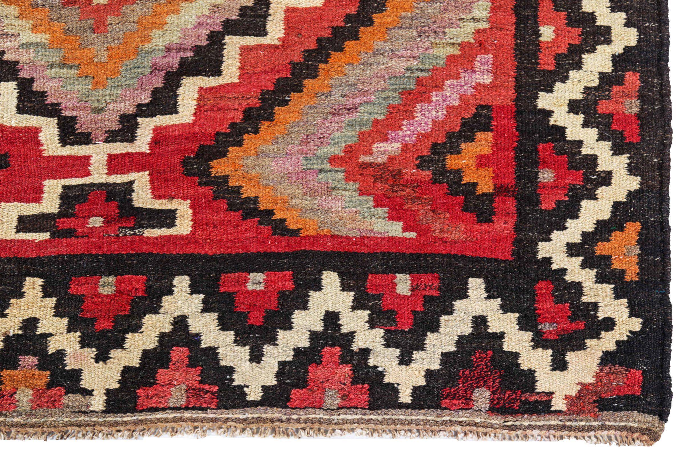 Persischer Kelim-Teppich Circa 1910 - Wolle Schwarz Elfenbein Orange Rot Design - 91208 (20. Jahrhundert) im Angebot