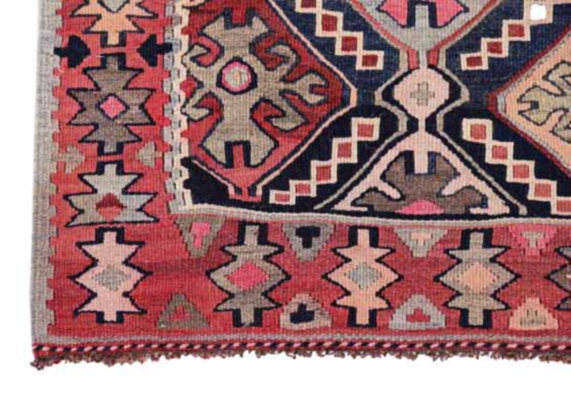Persischer Kelim-Teppich Circa 1910 - Wolle Schwarz Elfenbein Rosa Rot Design - 91484 (20. Jahrhundert) im Angebot