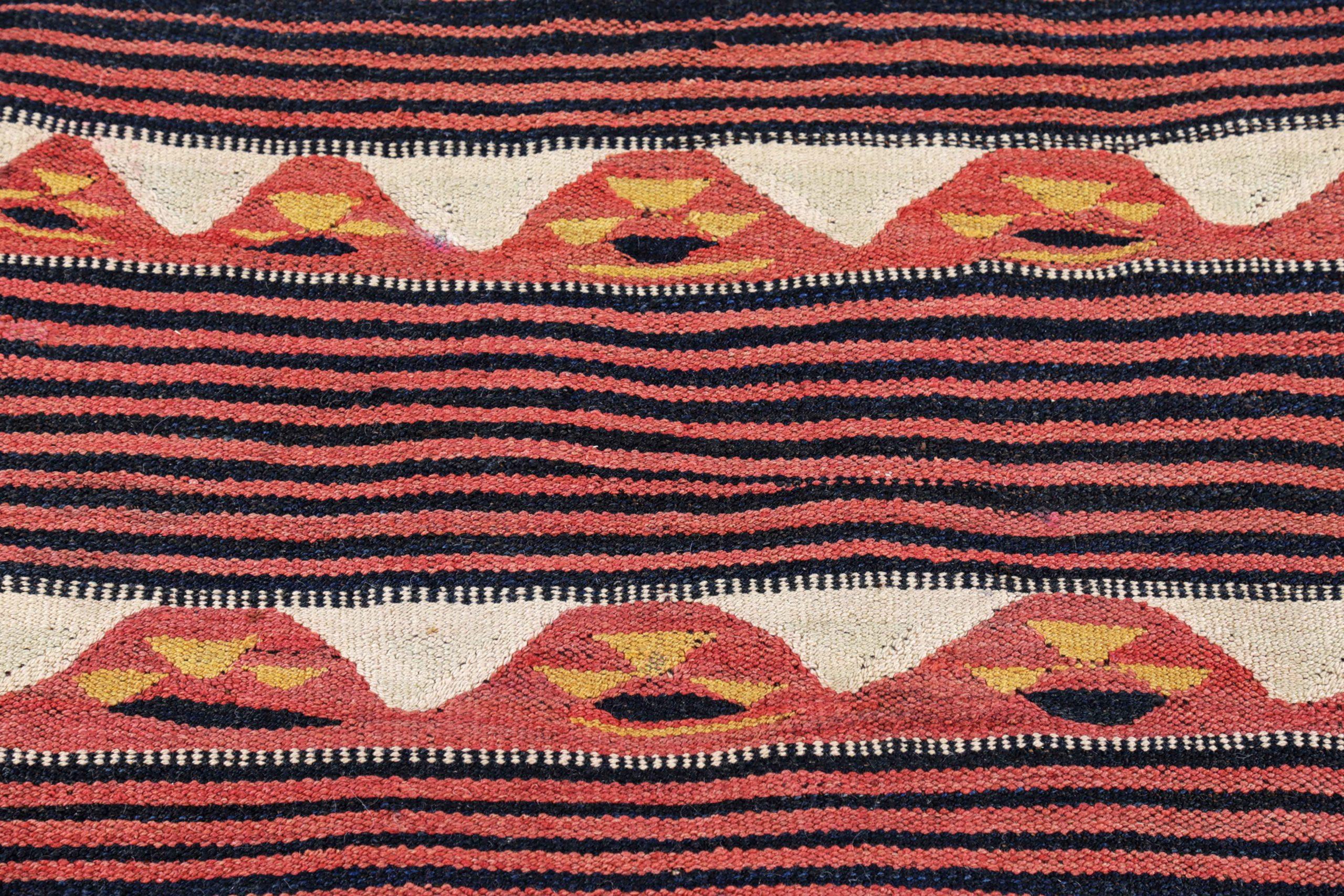Persischer Kilim Small Rug CIRCA 1910 - Wolle Schwarz Elfenbein Rot Gelb Design - 91105 (Asiatisch) im Angebot